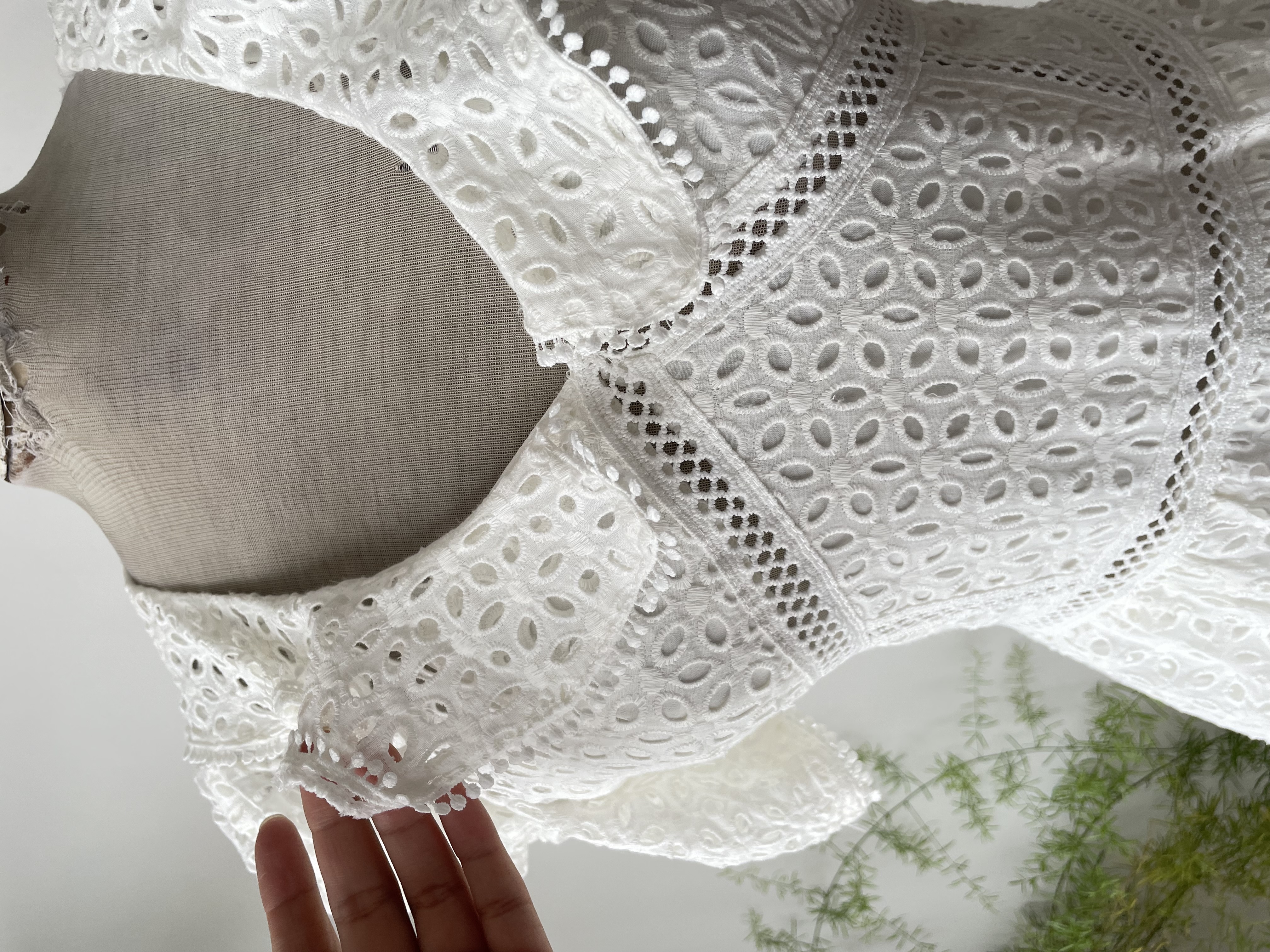 Vestido broderié. Talla: M CHICO 4