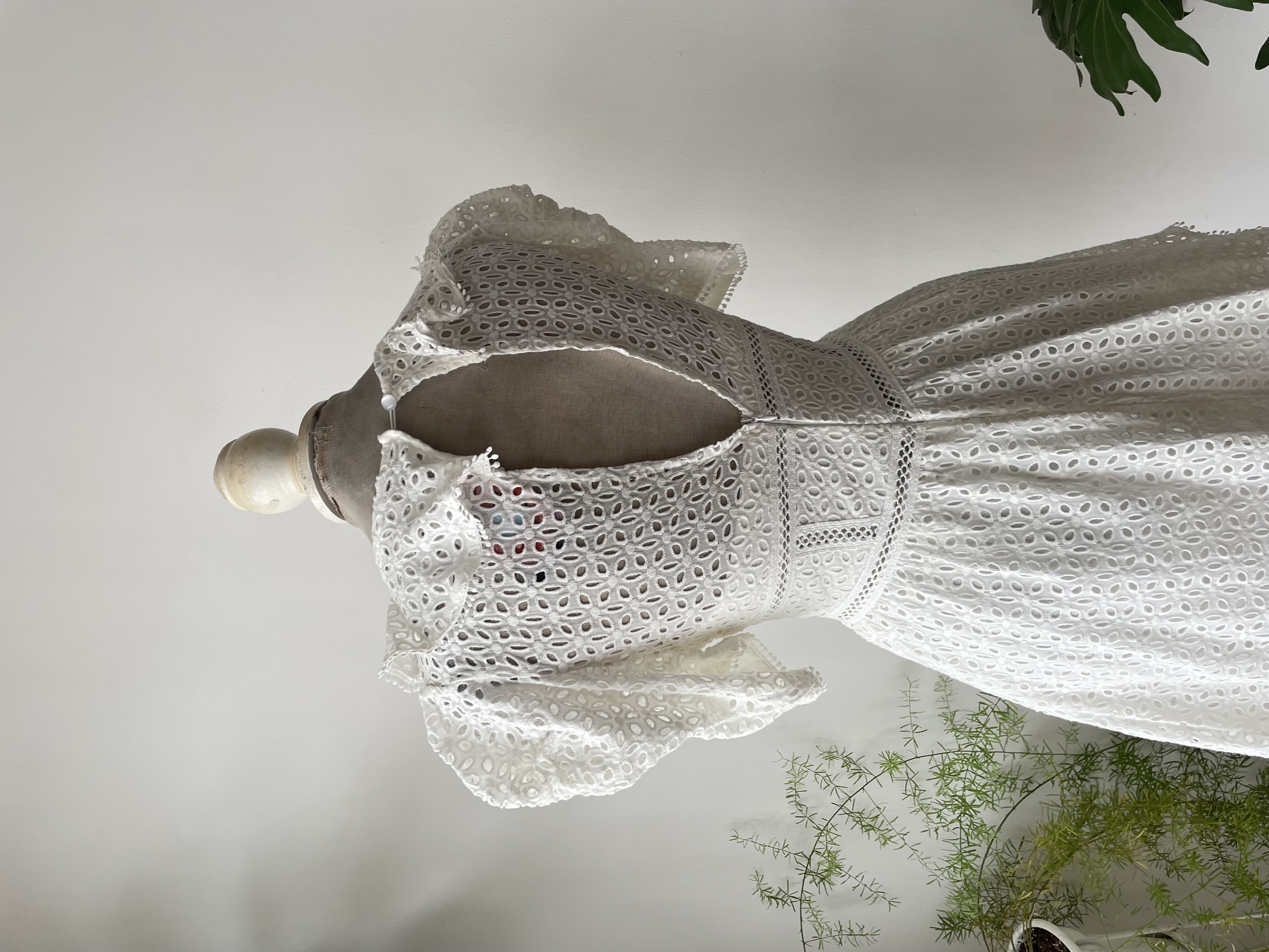 Vestido broderié. Talla: M CHICO 5