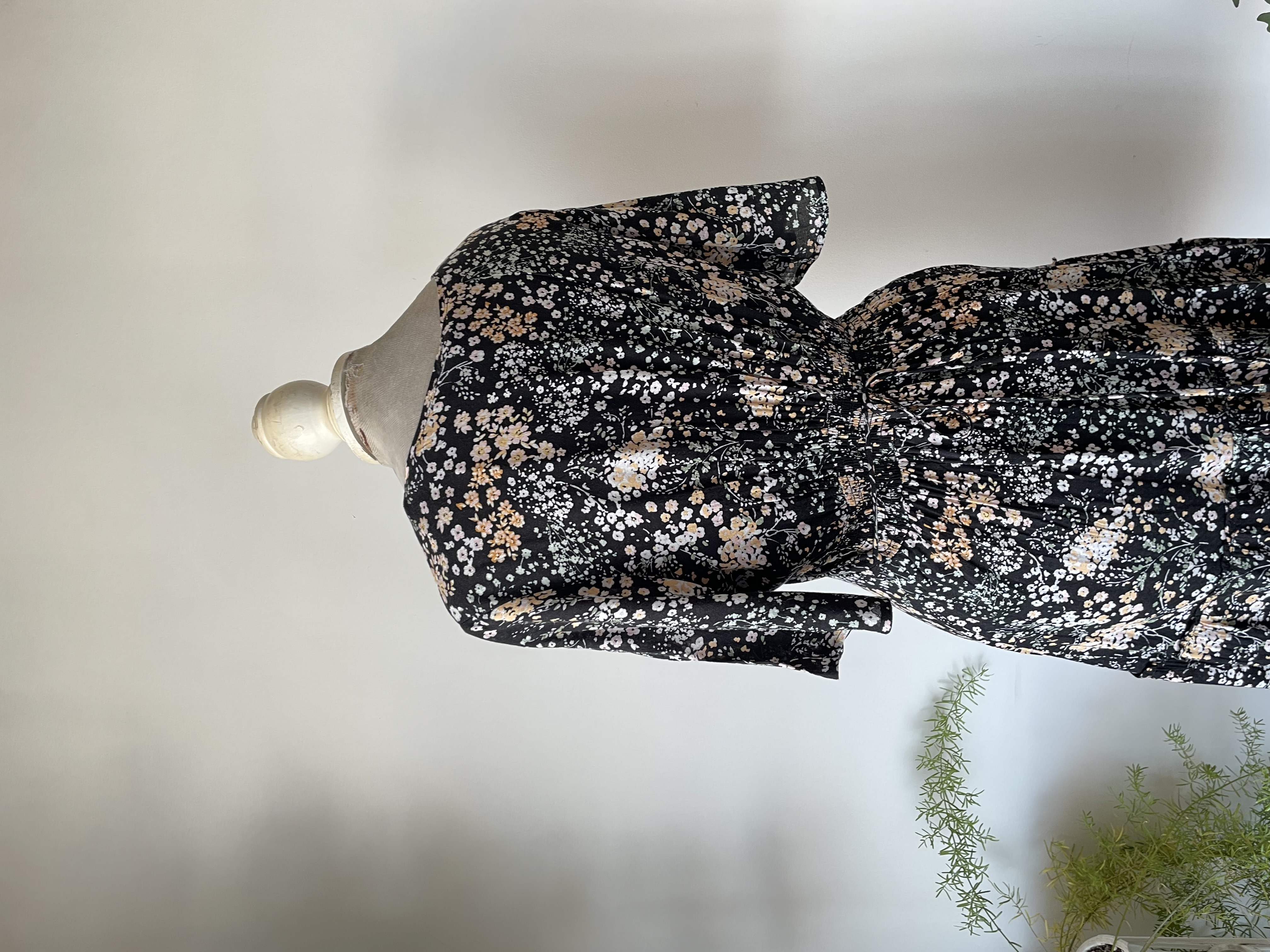 Vestido floral. Talla: M 3