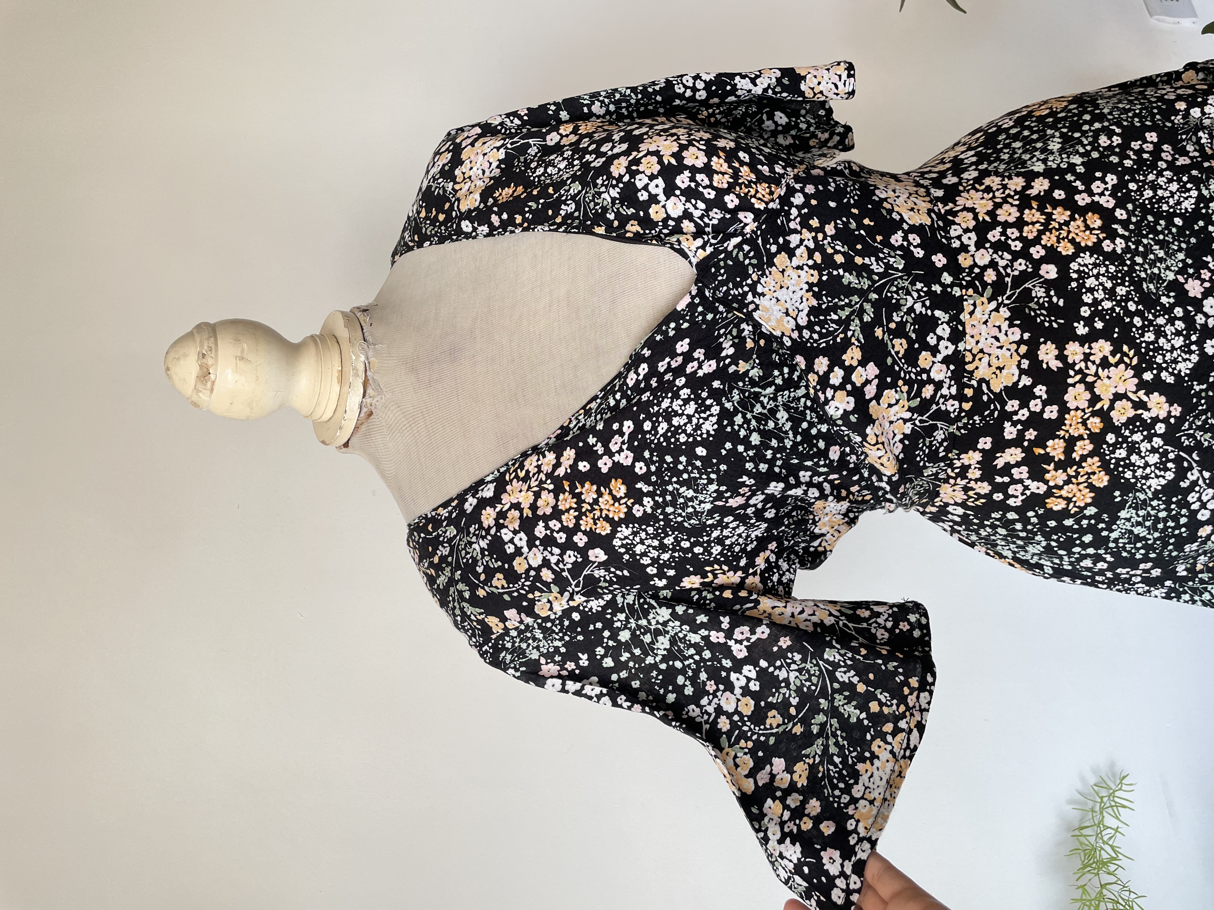 Vestido floral. Talla: M 2