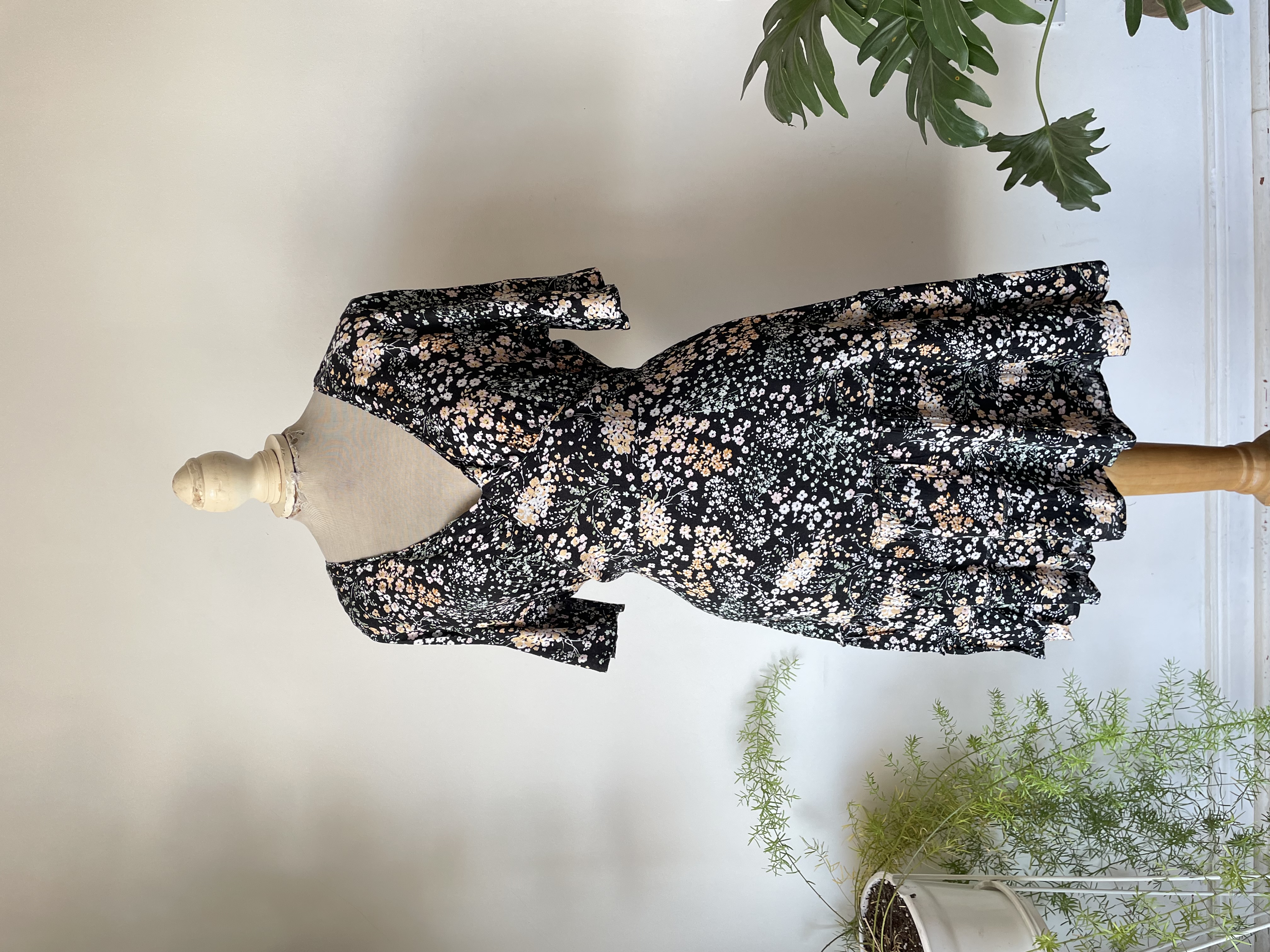 Vestido floral. Talla: M 1