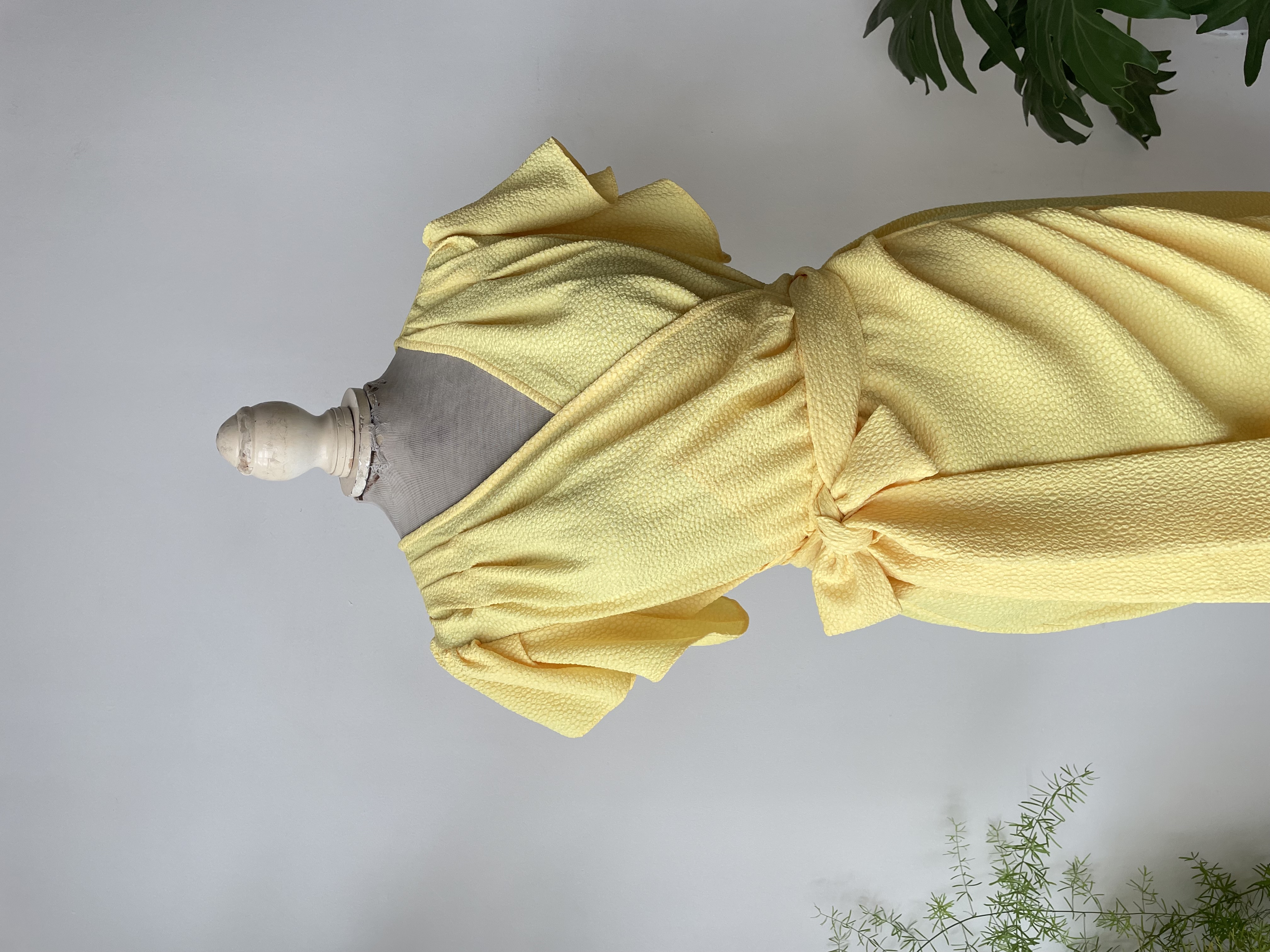 Vestido amarillo. Talla: S/M 2
