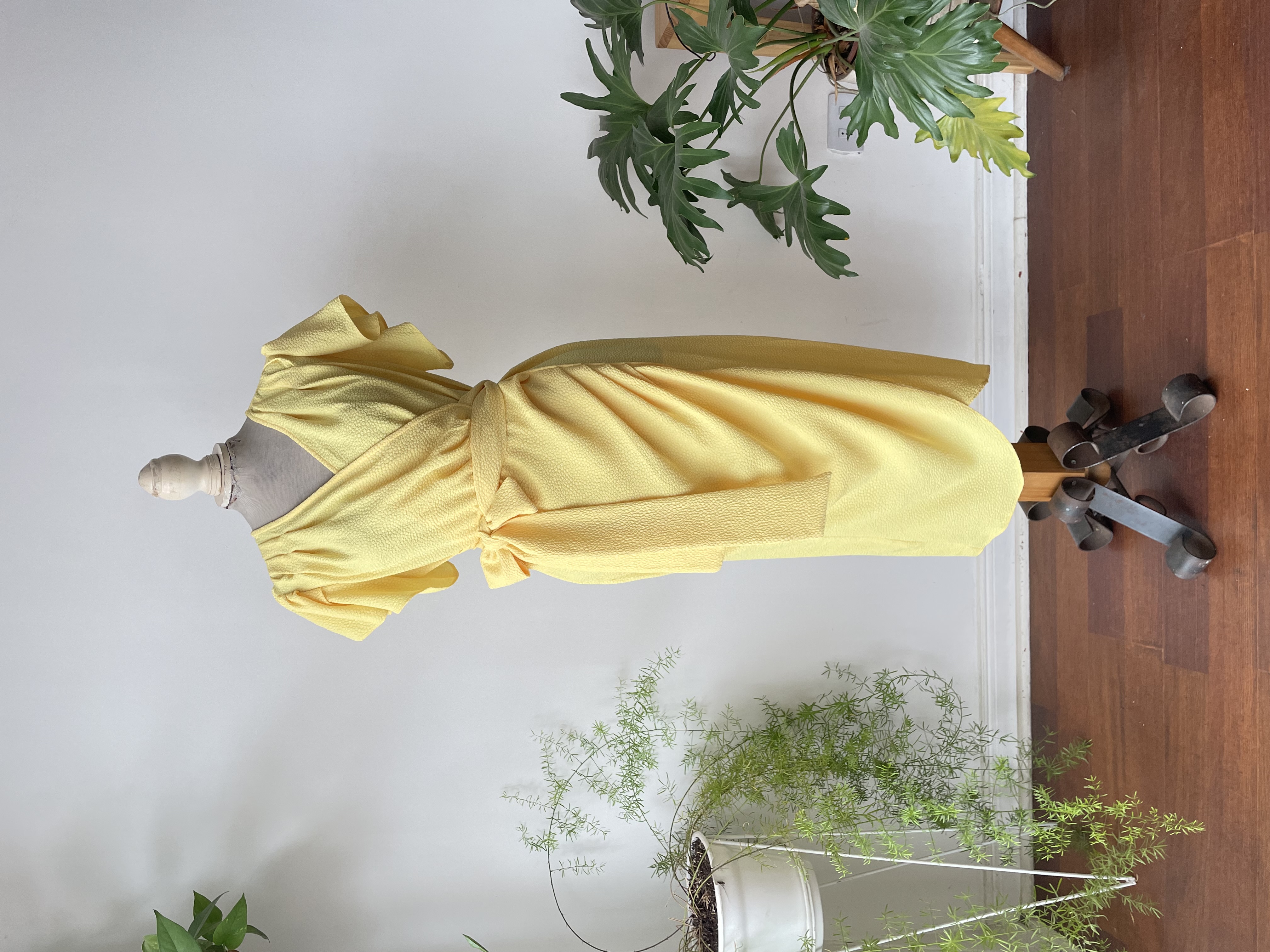 Vestido amarillo. Talla: S/M 1