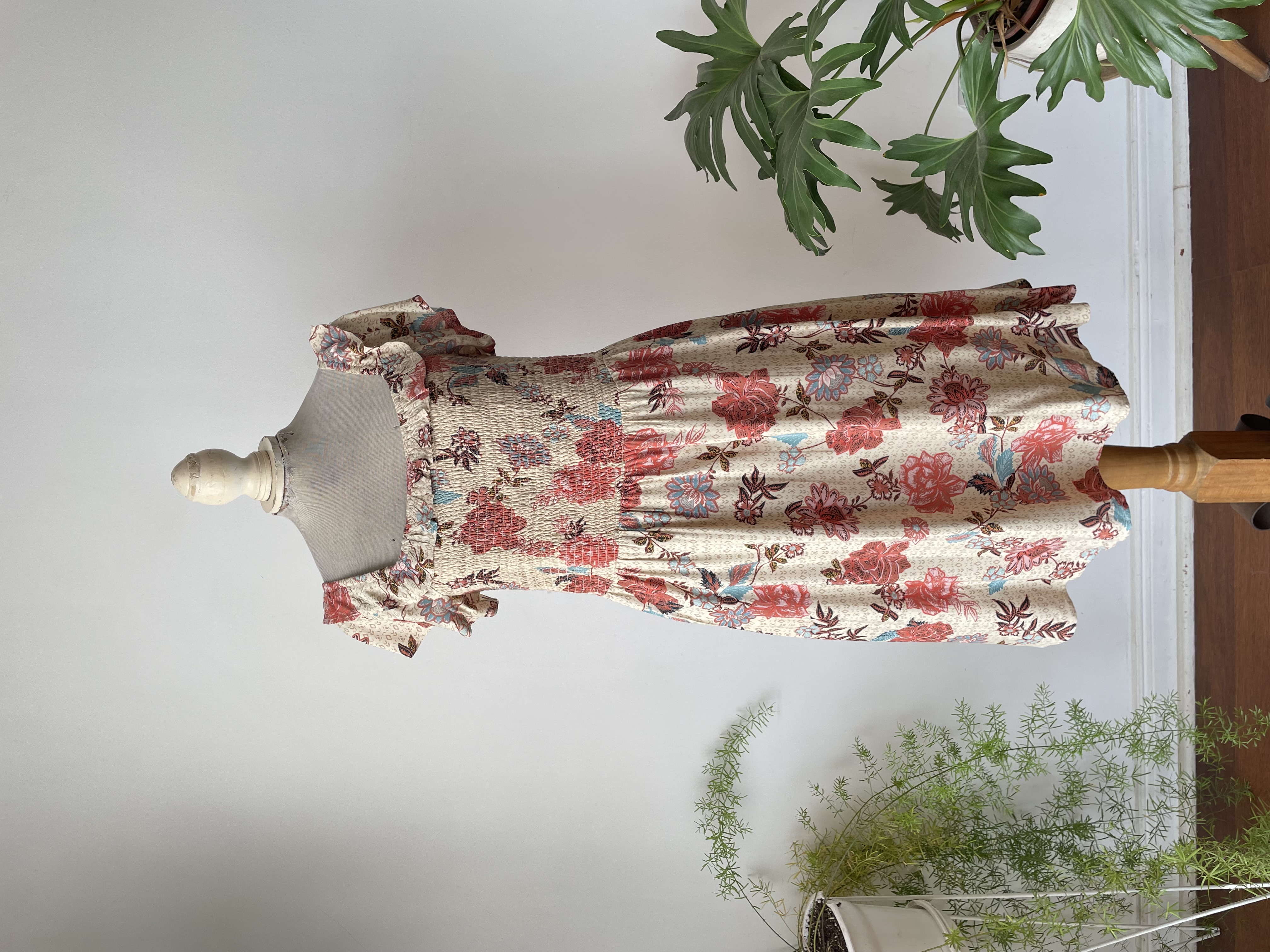 Vestido rosas. Talla: M elasticado  1