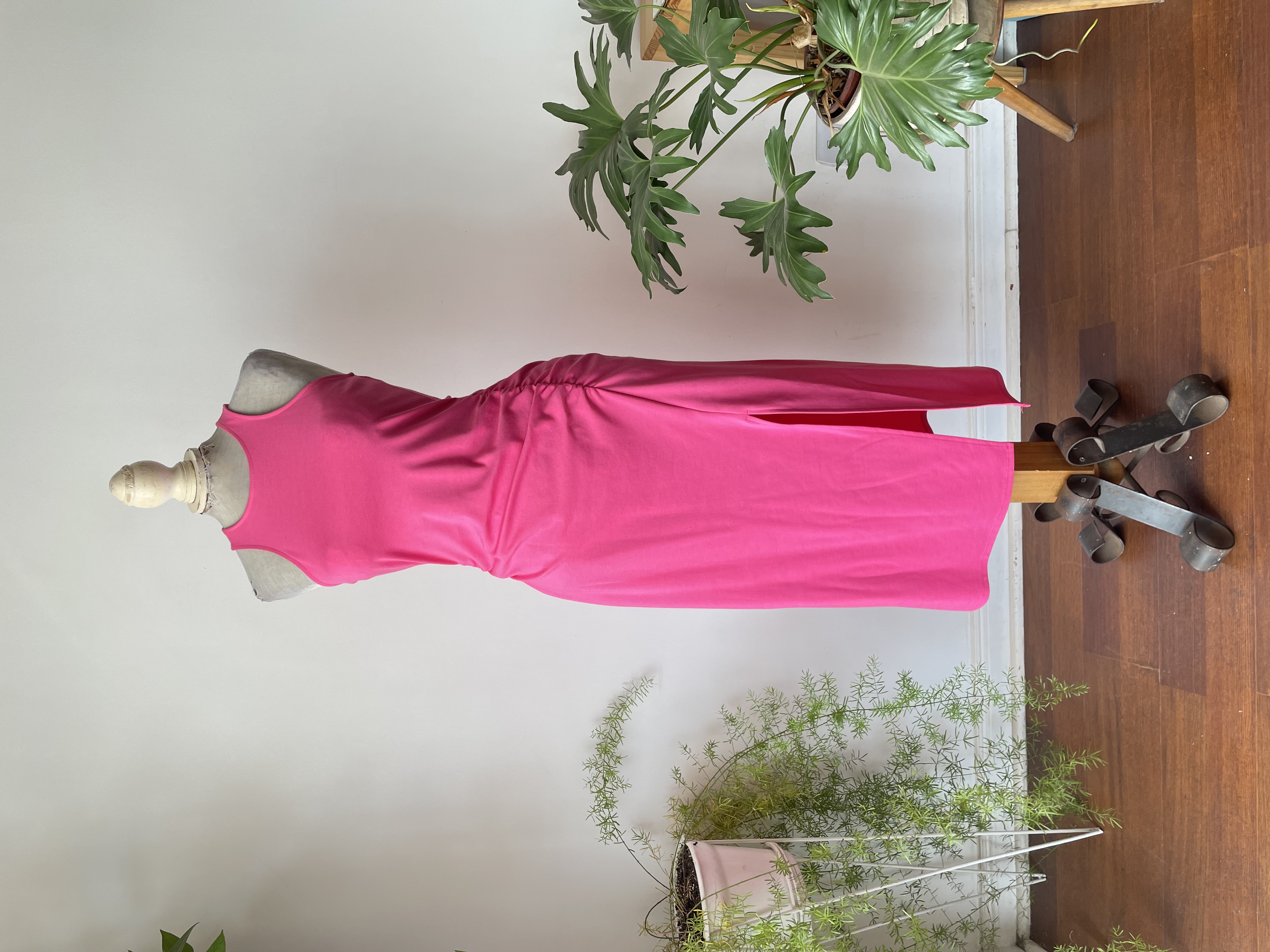 Vestido fucsia. Talla: XS elasticado 1