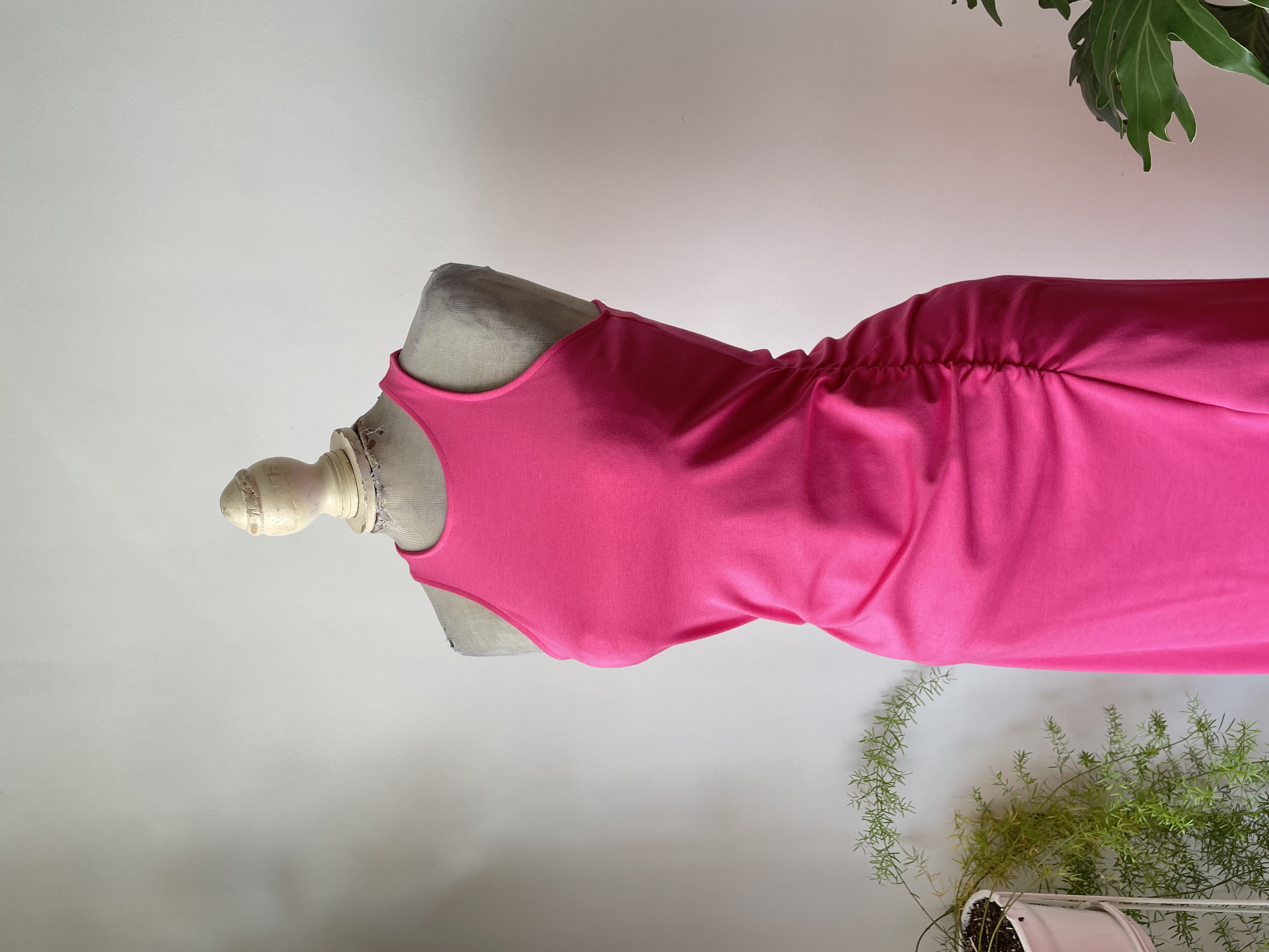 Vestido fucsia. Talla: XS elasticado 2