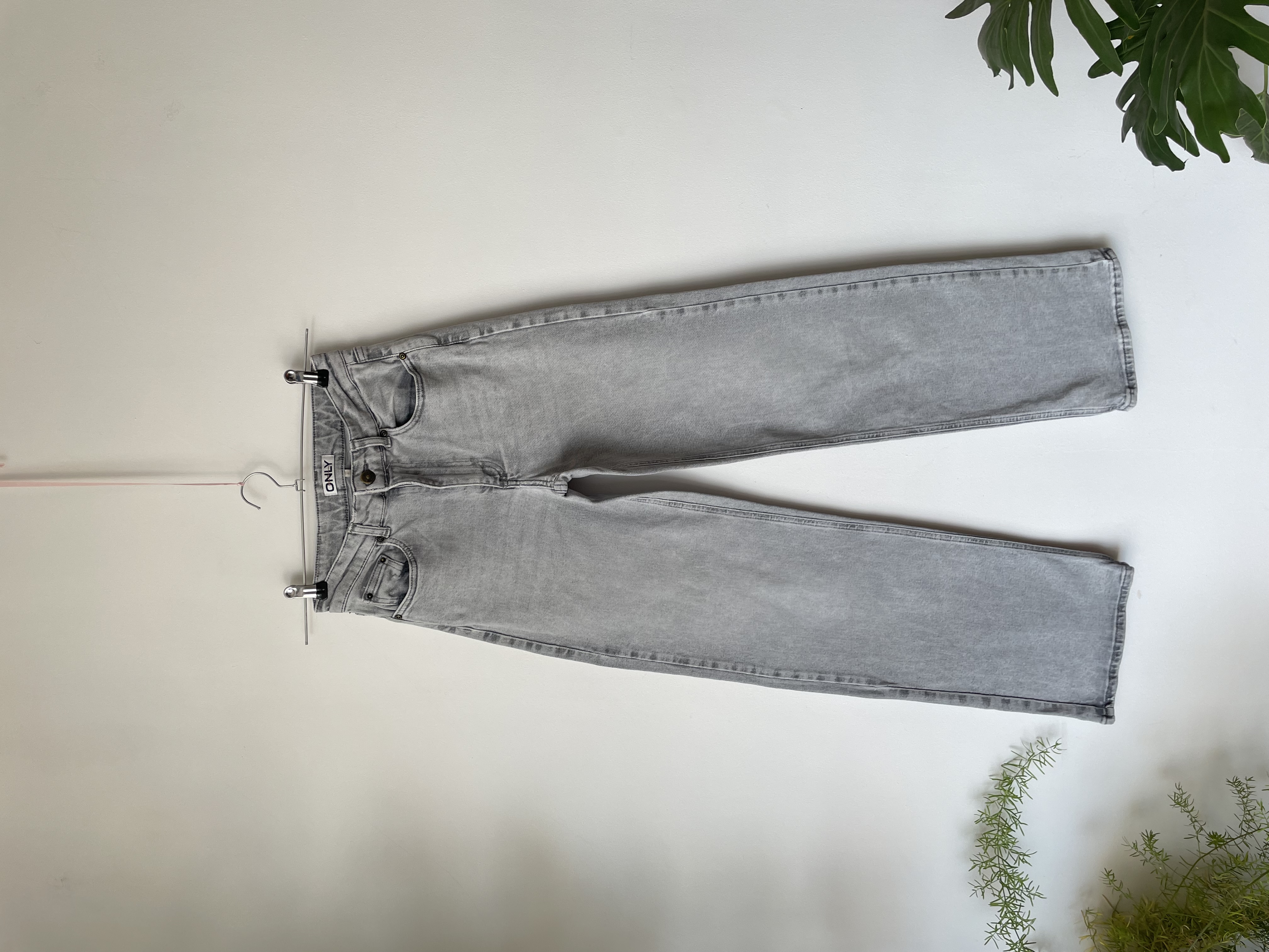 Jeans gris claro. Talla: 27 (36) 1