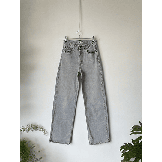 Jeans gris claro. Talla: 27 (36)