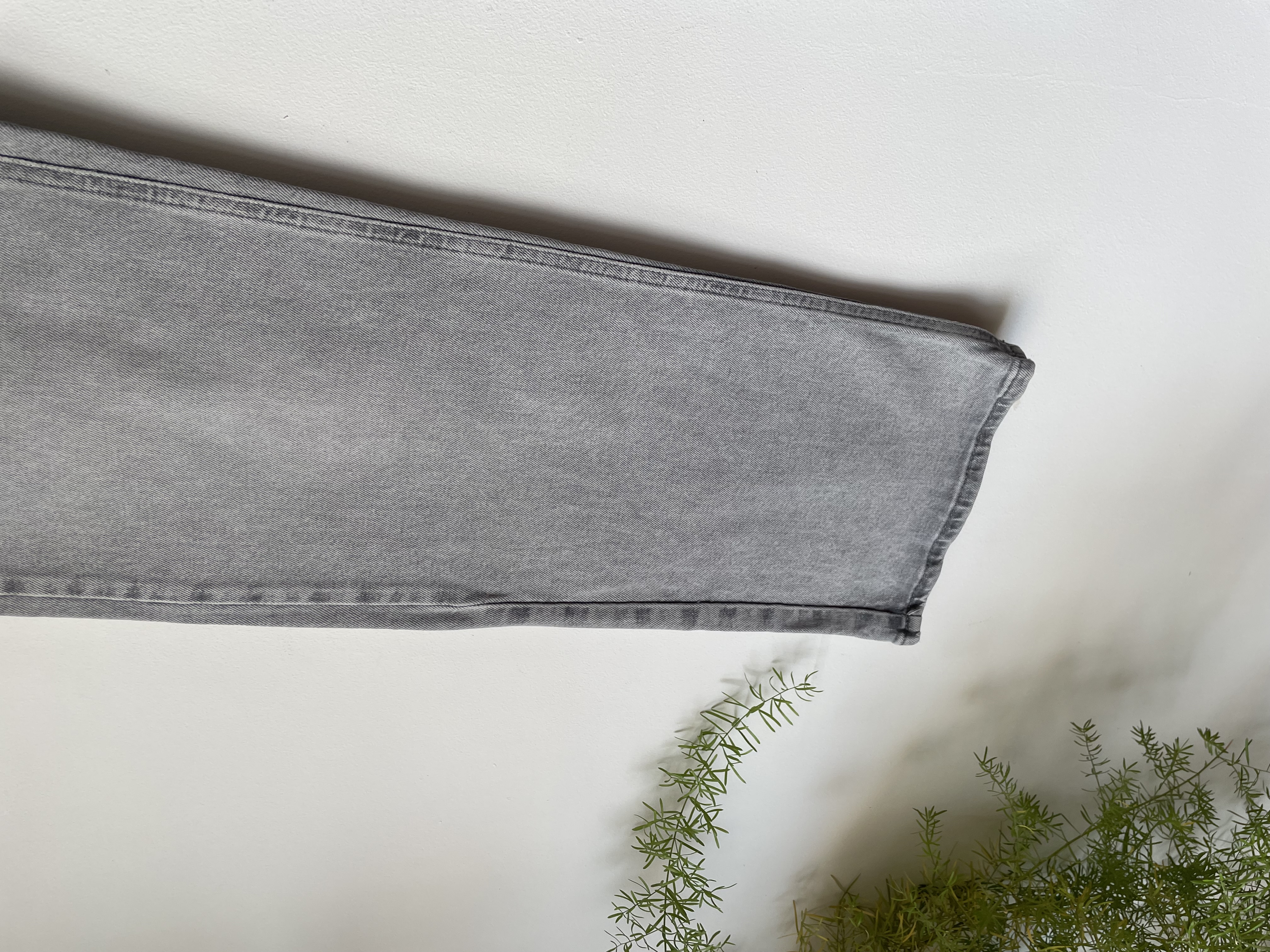 Jeans gris claro. Talla: 27 (36) 2