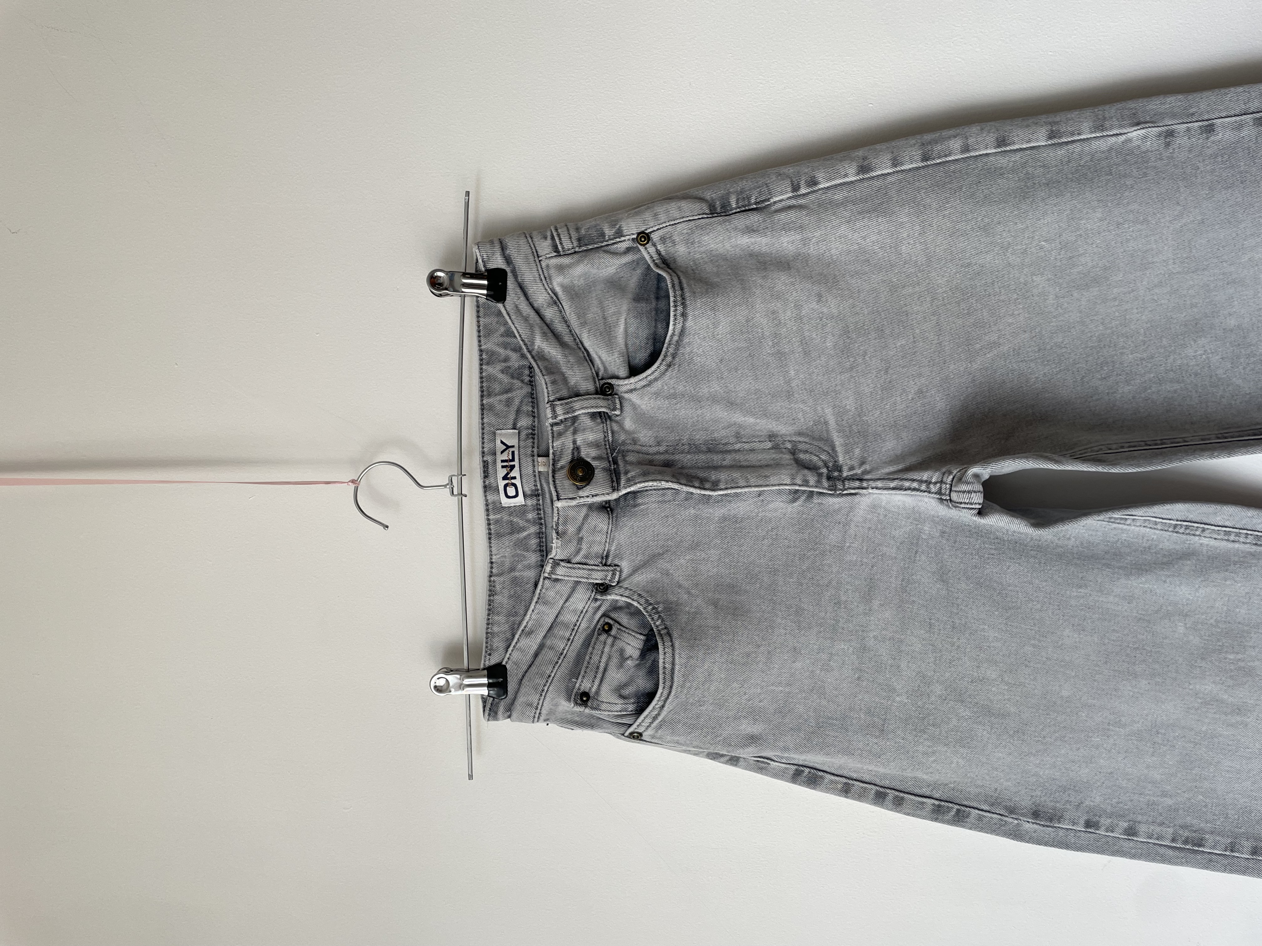 Jeans gris claro. Talla: 27 (36) 3