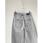 Jeans gris claro. Talla: 27 (36) 4
