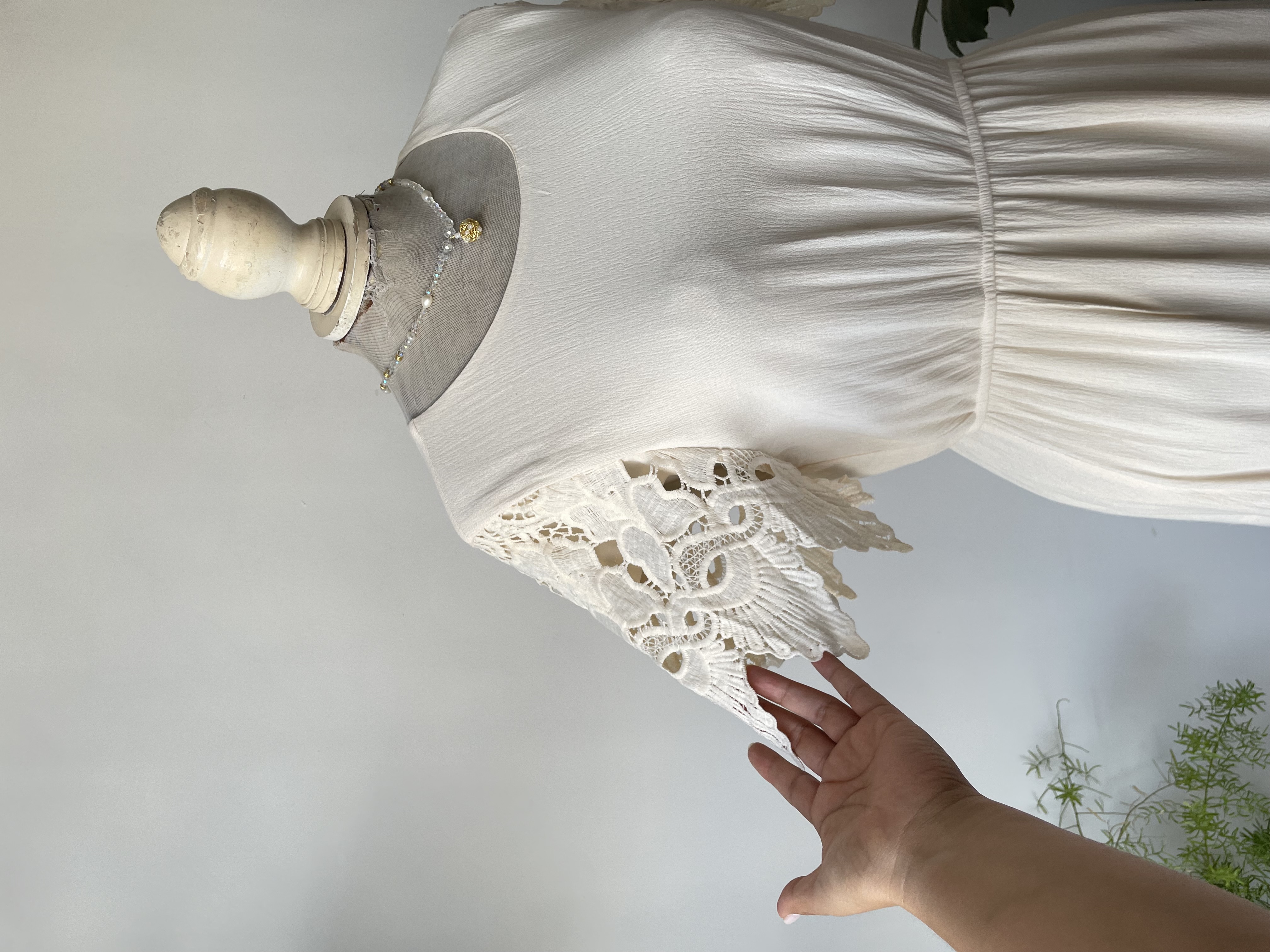 Vestido crema. Talla: S 2