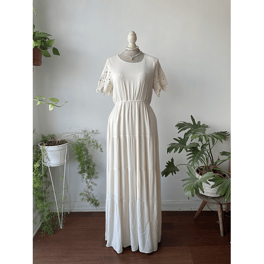 Vestido crema. Talla: S