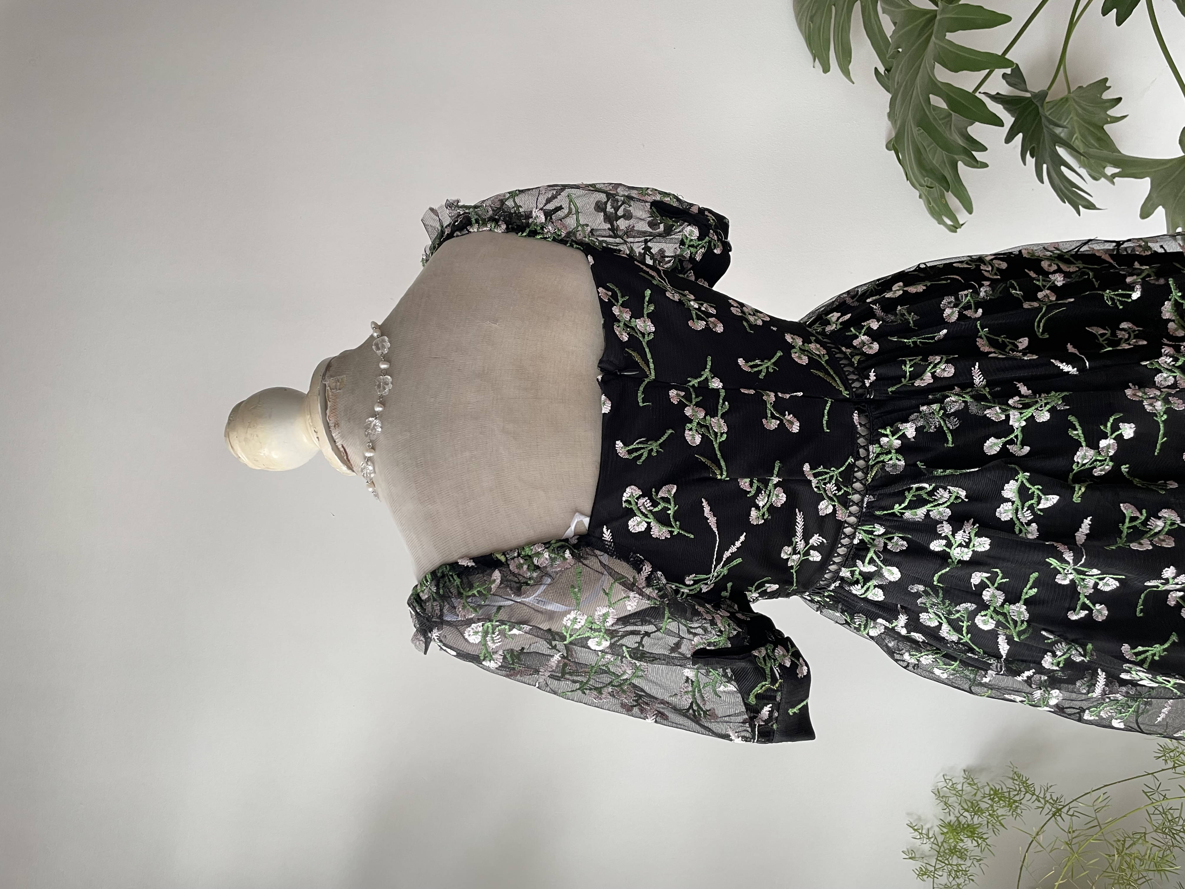 Vestido bordados. Talla: S 5