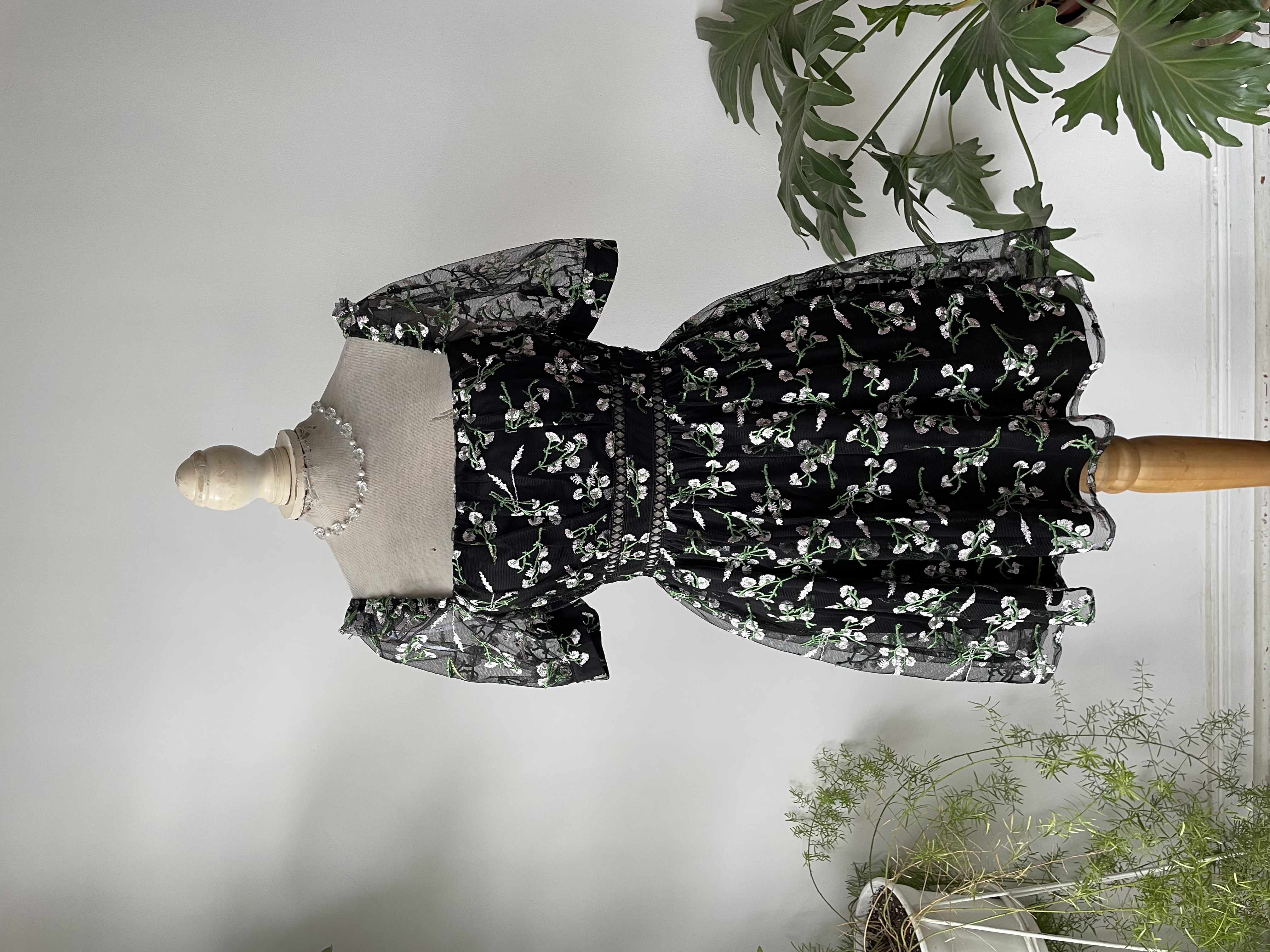 Vestido bordados. Talla: S 1