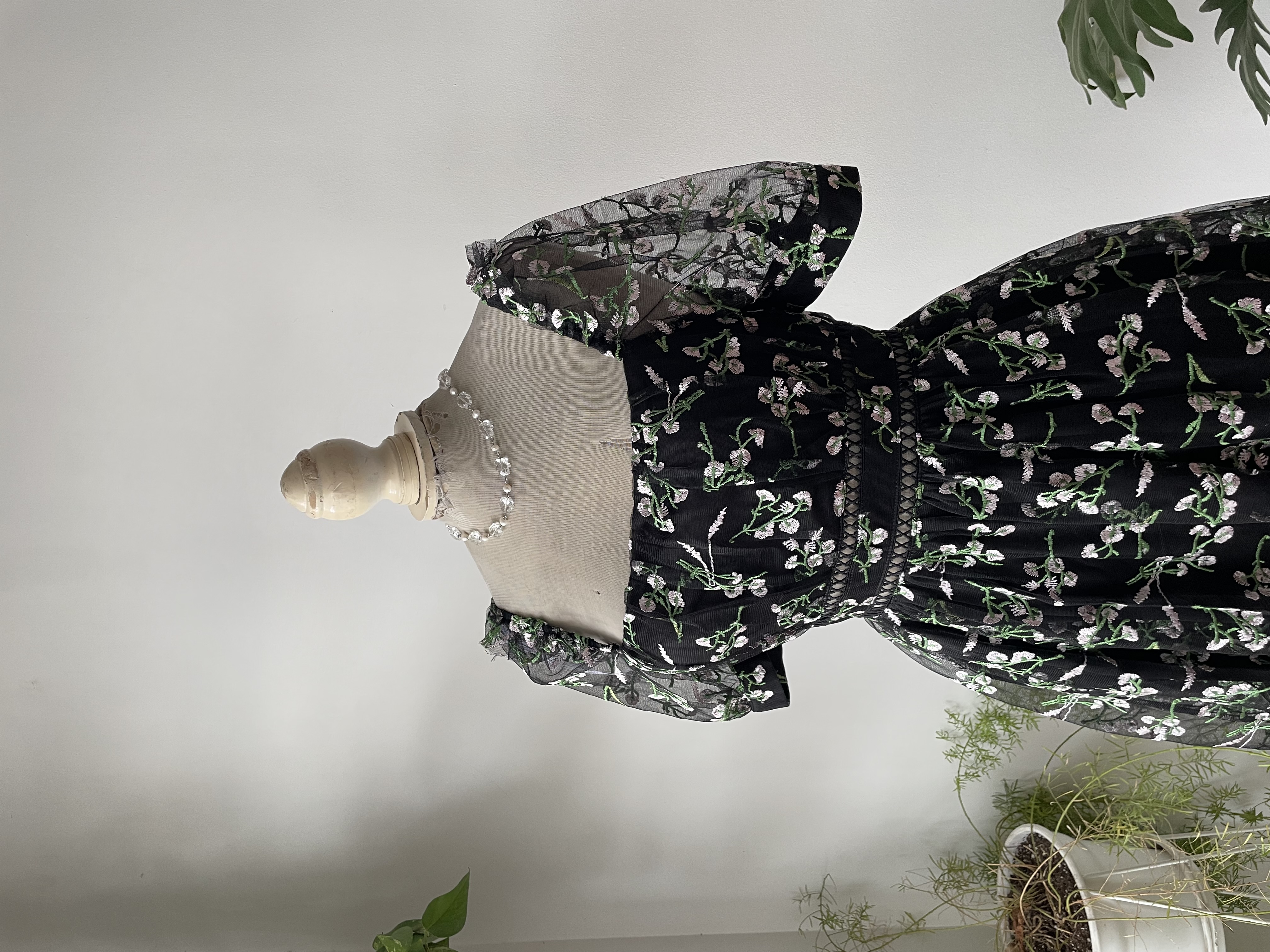 Vestido bordados. Talla: S 2