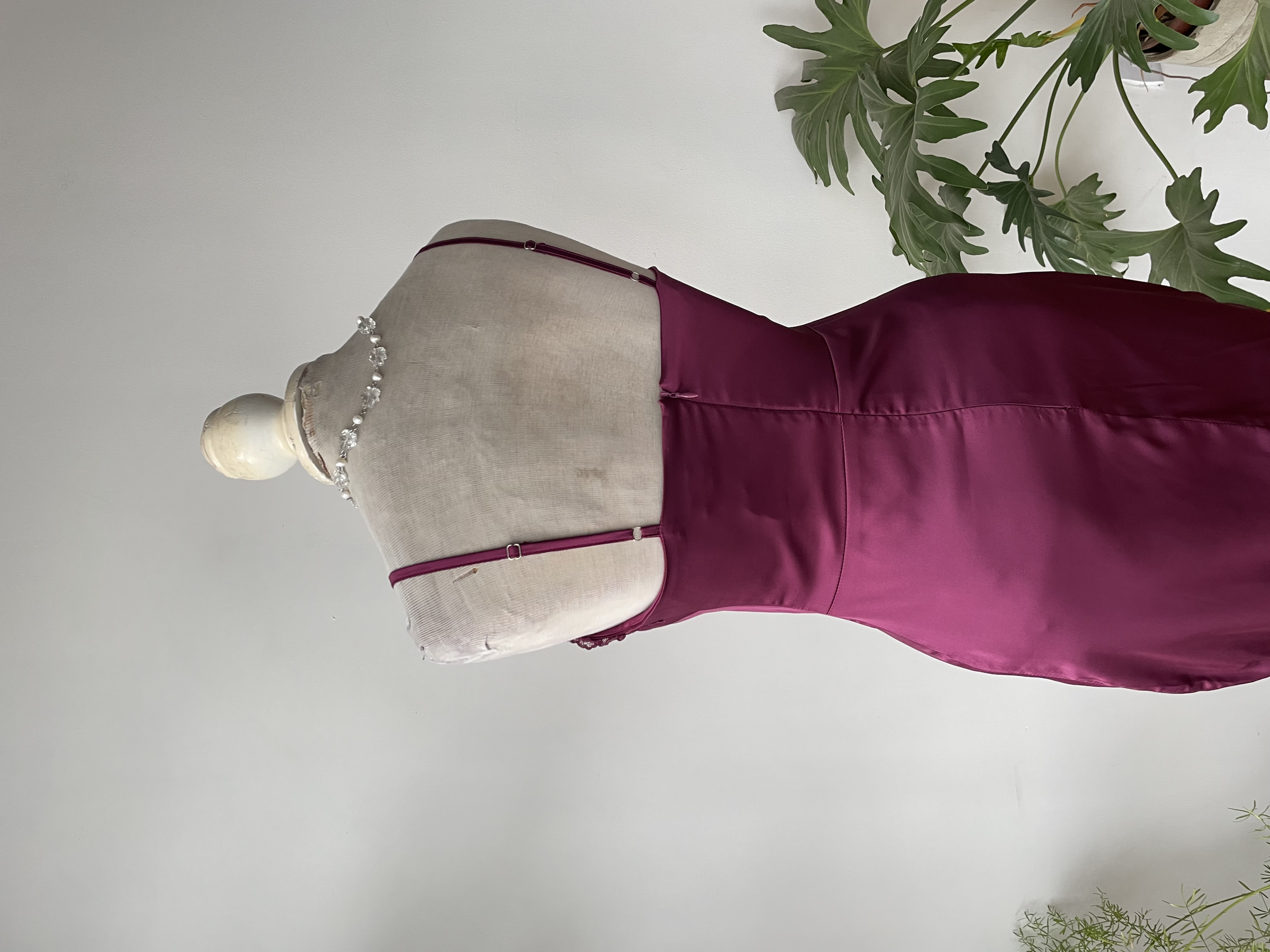 Vestido satén. Talla: 8 (38) 3