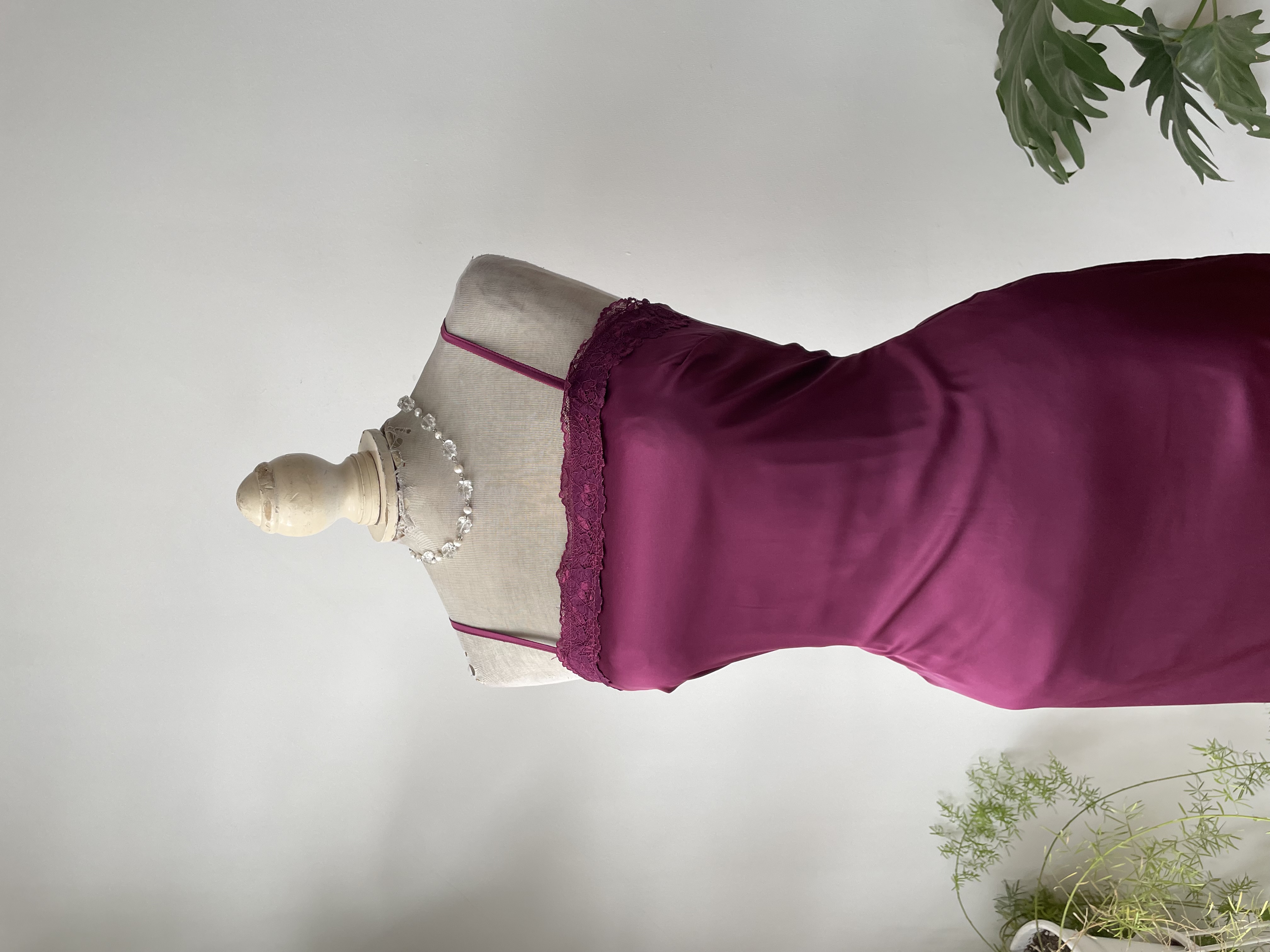 Vestido satén. Talla: 8 (38) 2