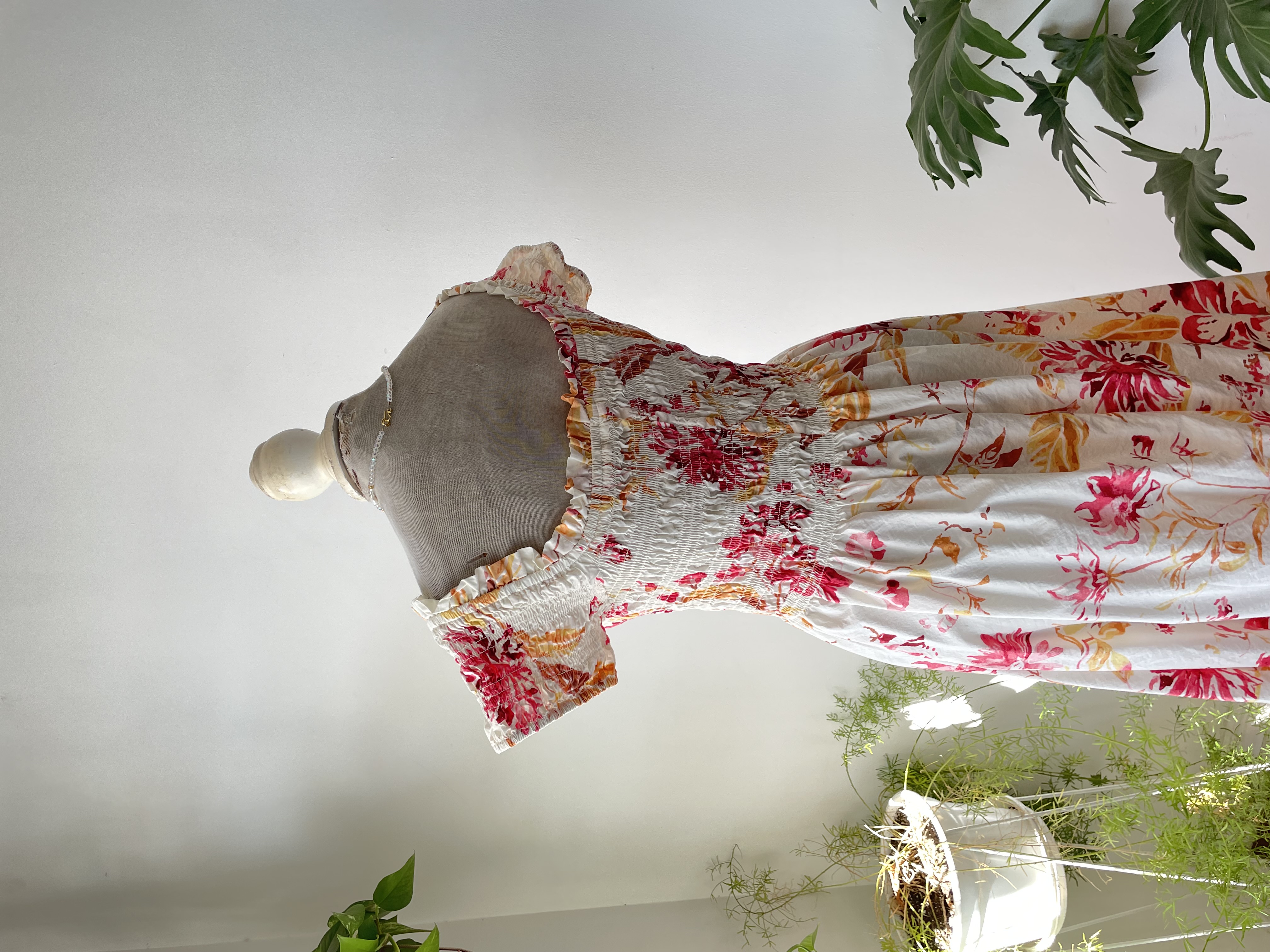 Vestido floral. Talla: M 2