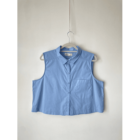 Blusa celeste. Talla: L