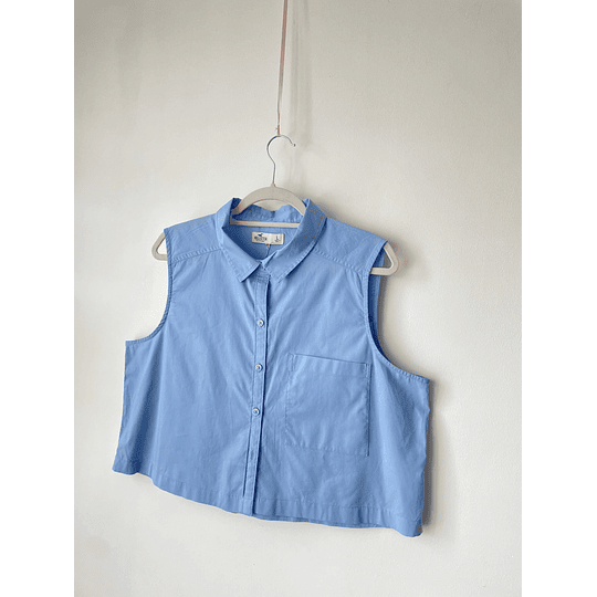 Blusa celeste. Talla: L