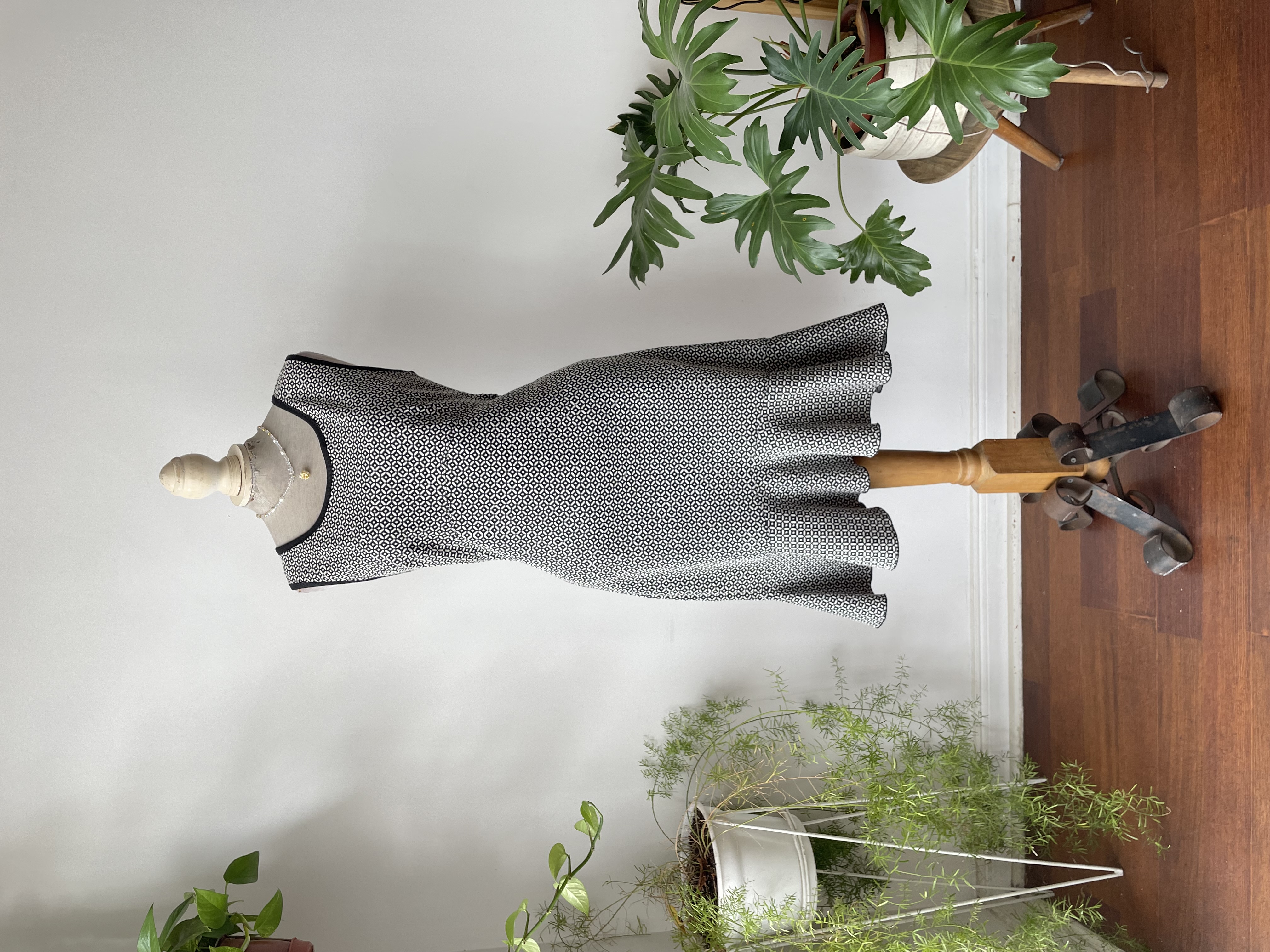 Vestido b/n. Talla: M 1