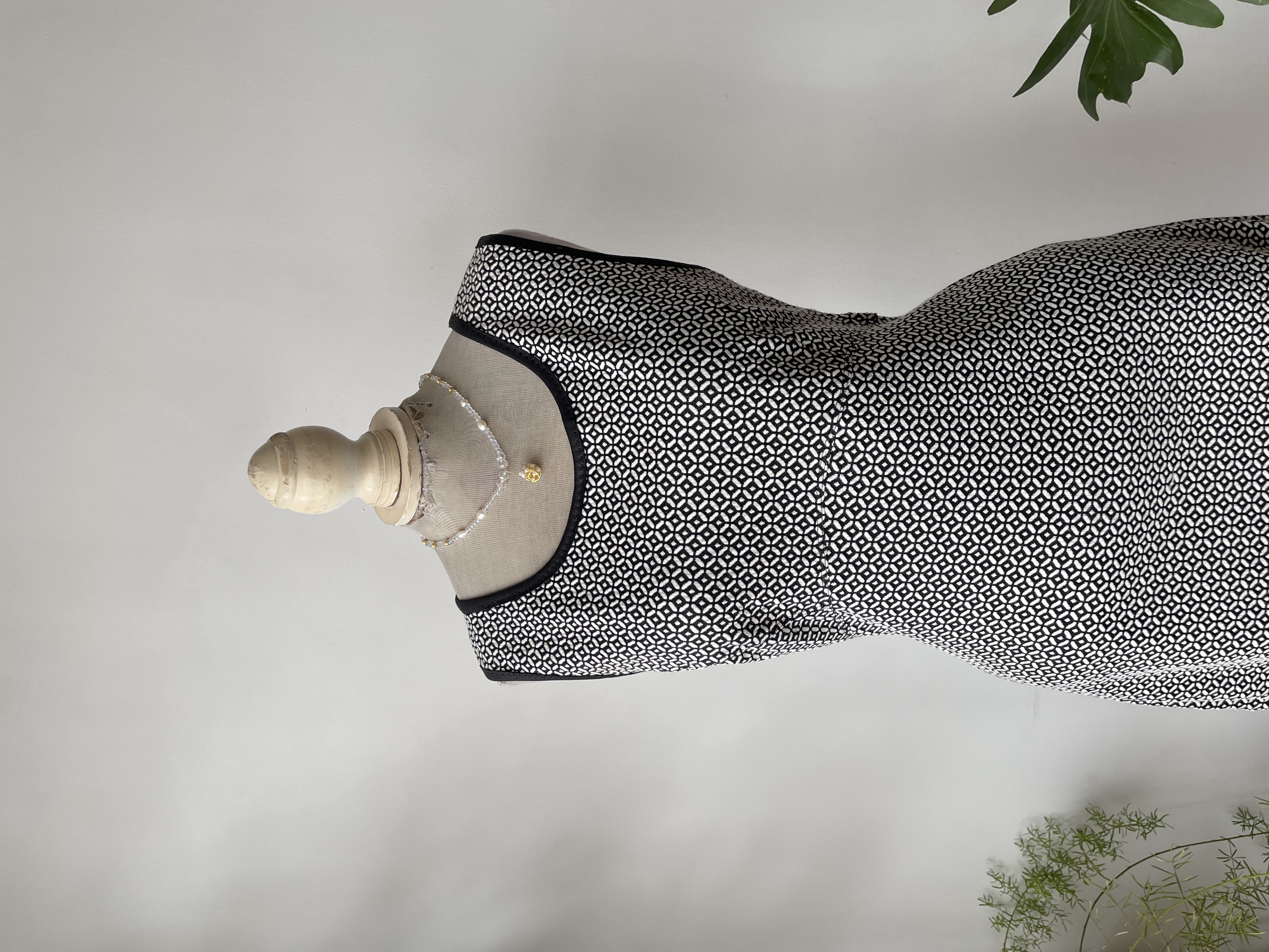 Vestido b/n. Talla: M 2