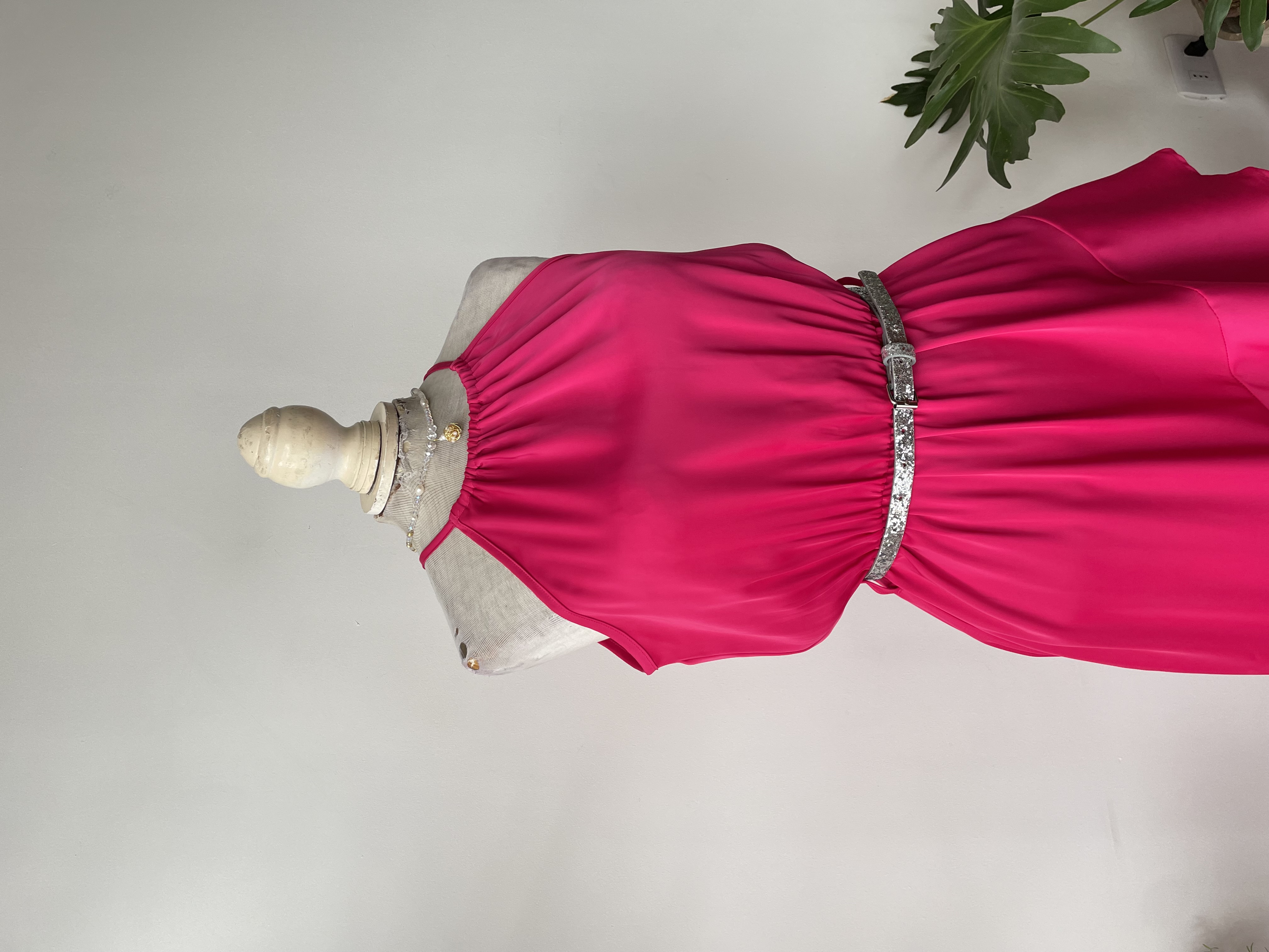 Vestido fucsia. Talla: M elasticado 4