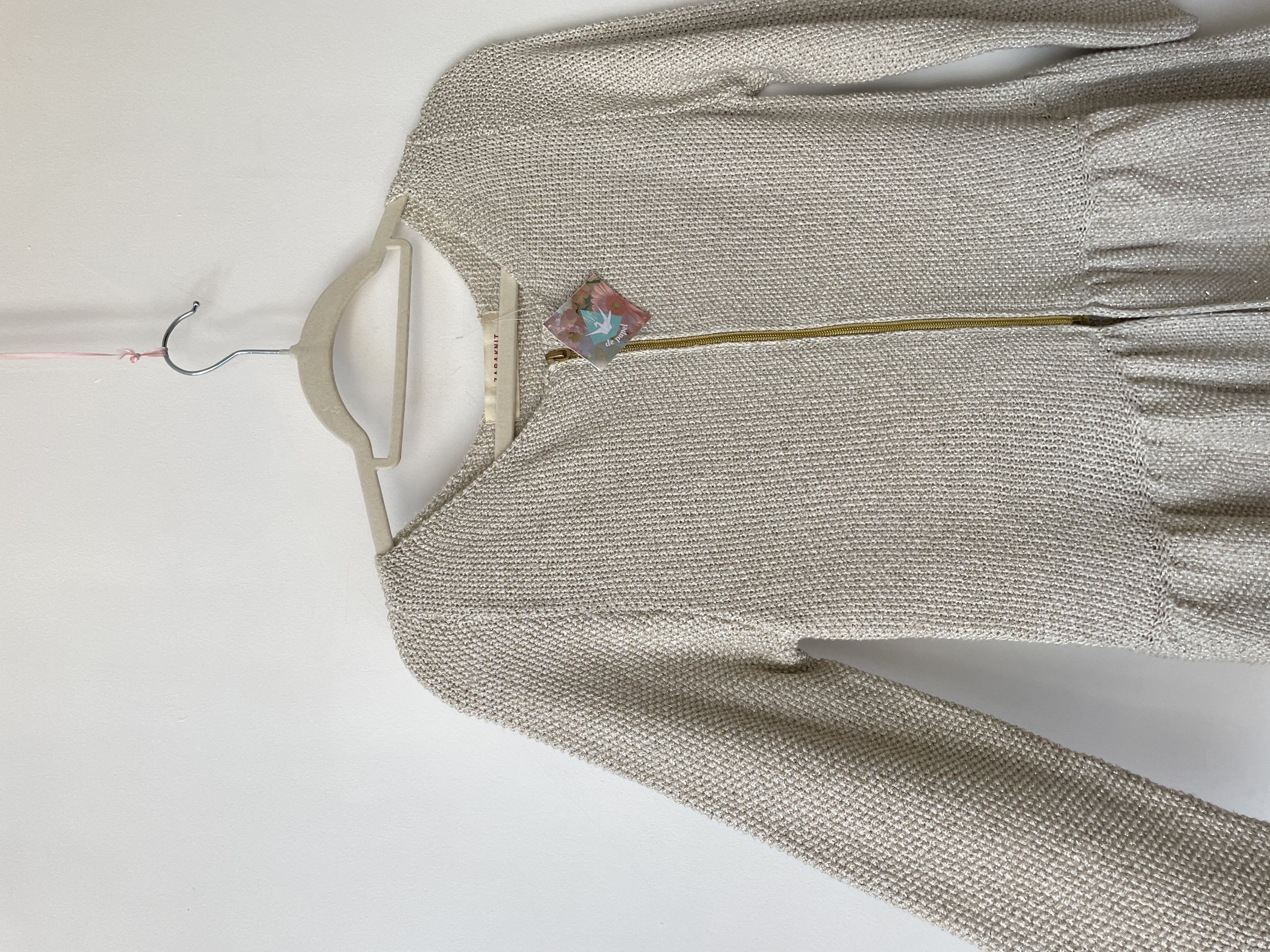 Abrigo dorado. Talla: L niña 4