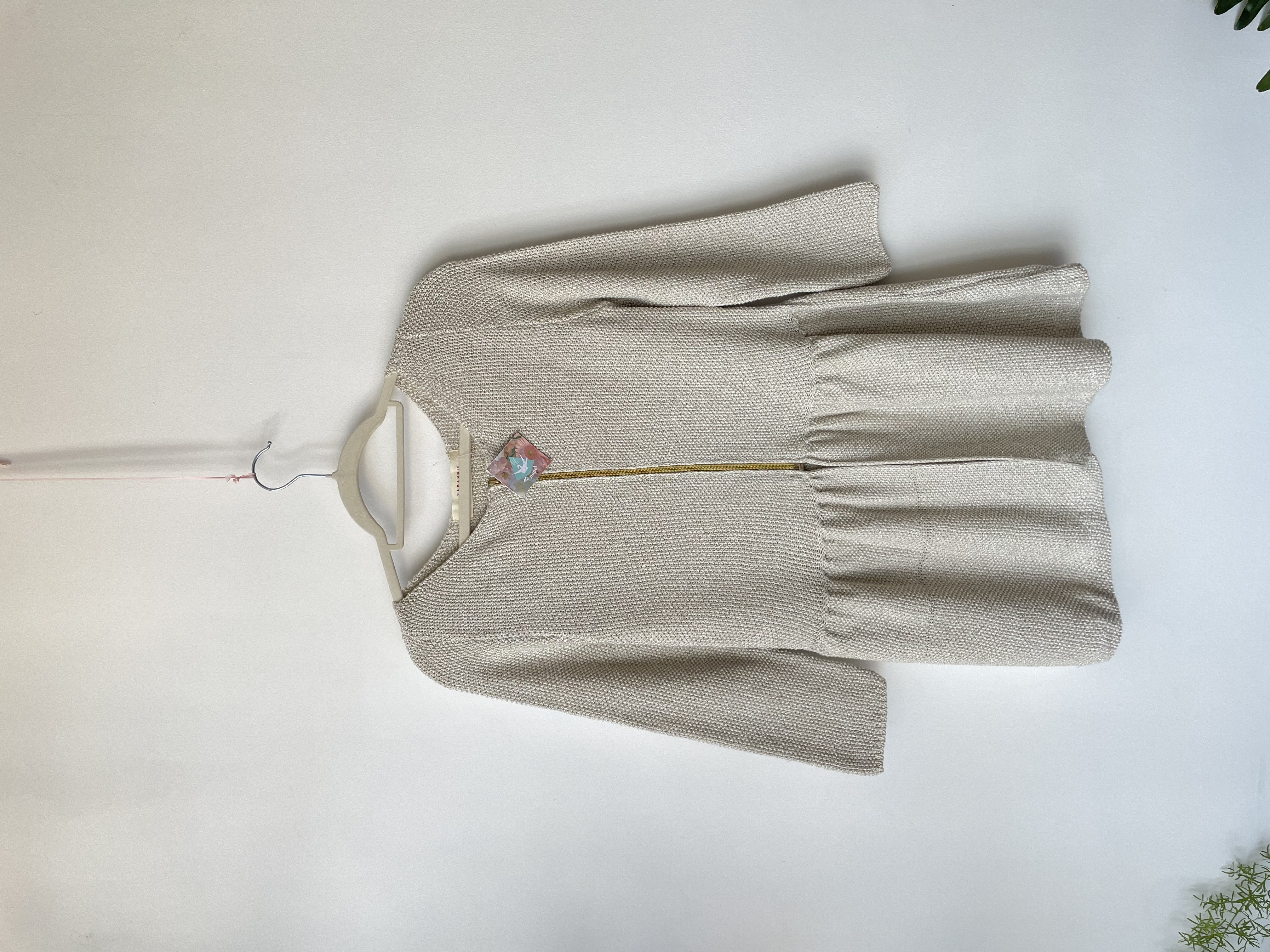 Abrigo dorado. Talla: L niña 1