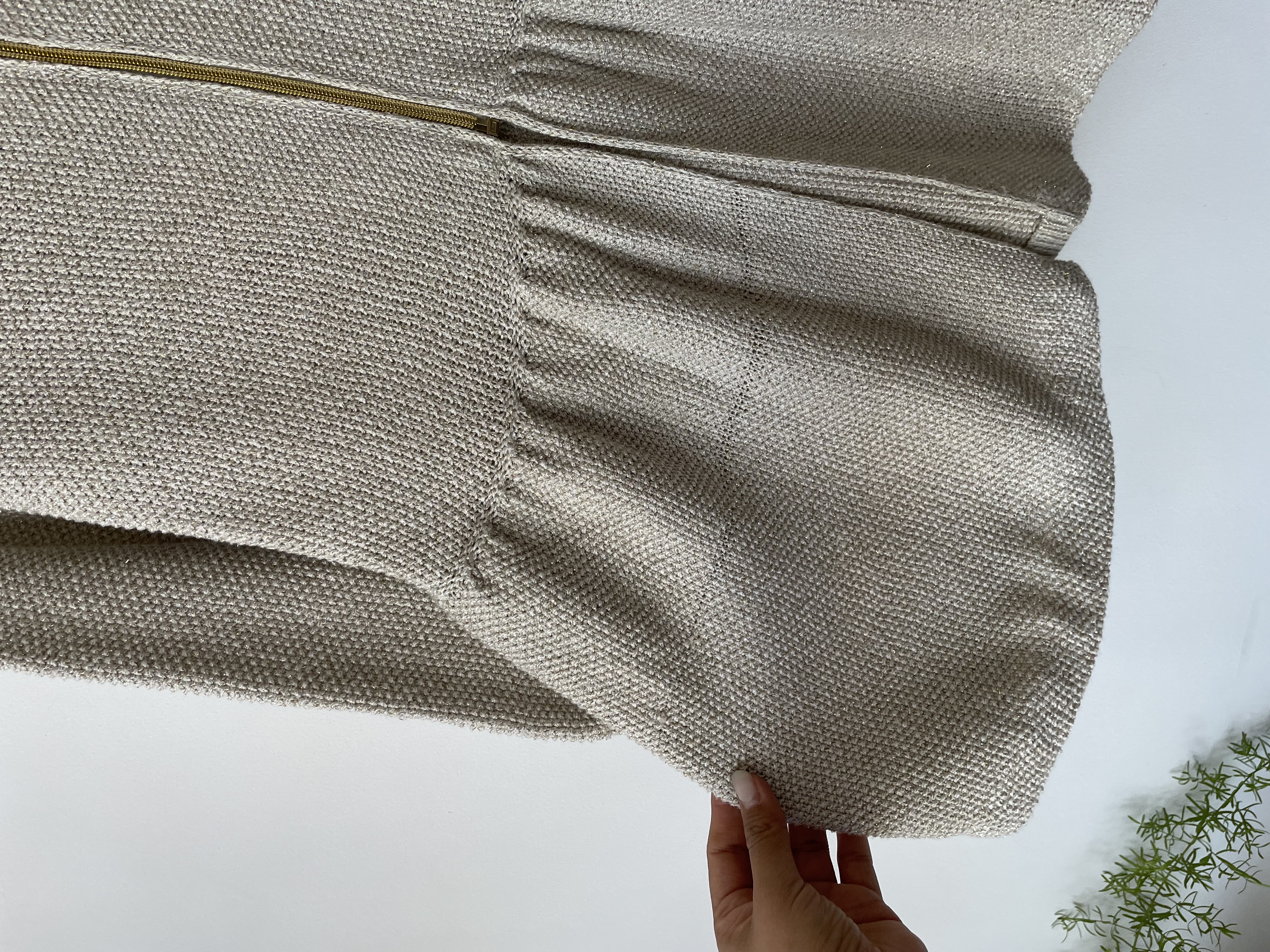 Abrigo dorado. Talla: L niña 2