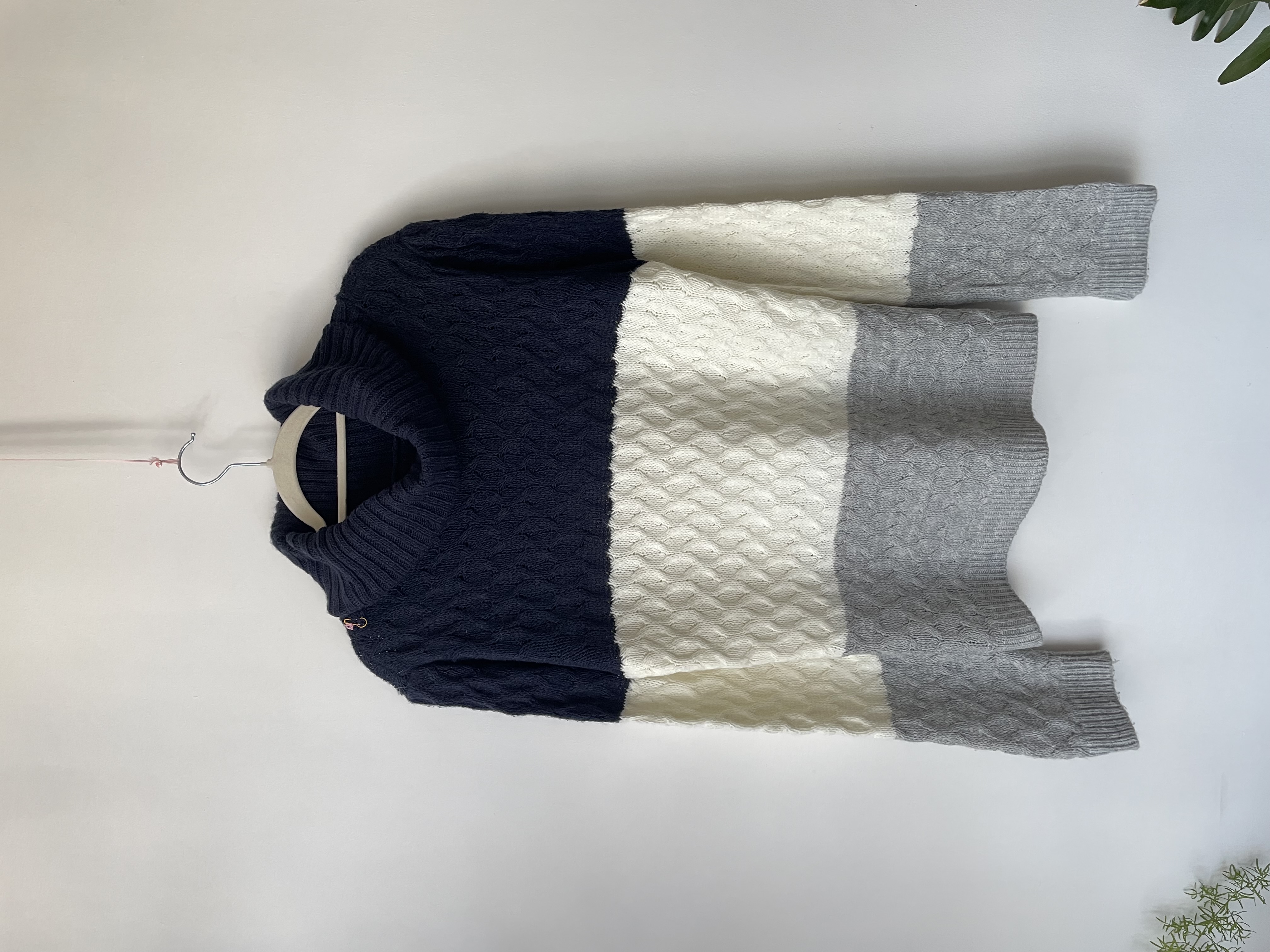 Sweater tricolor. Talla: L 1