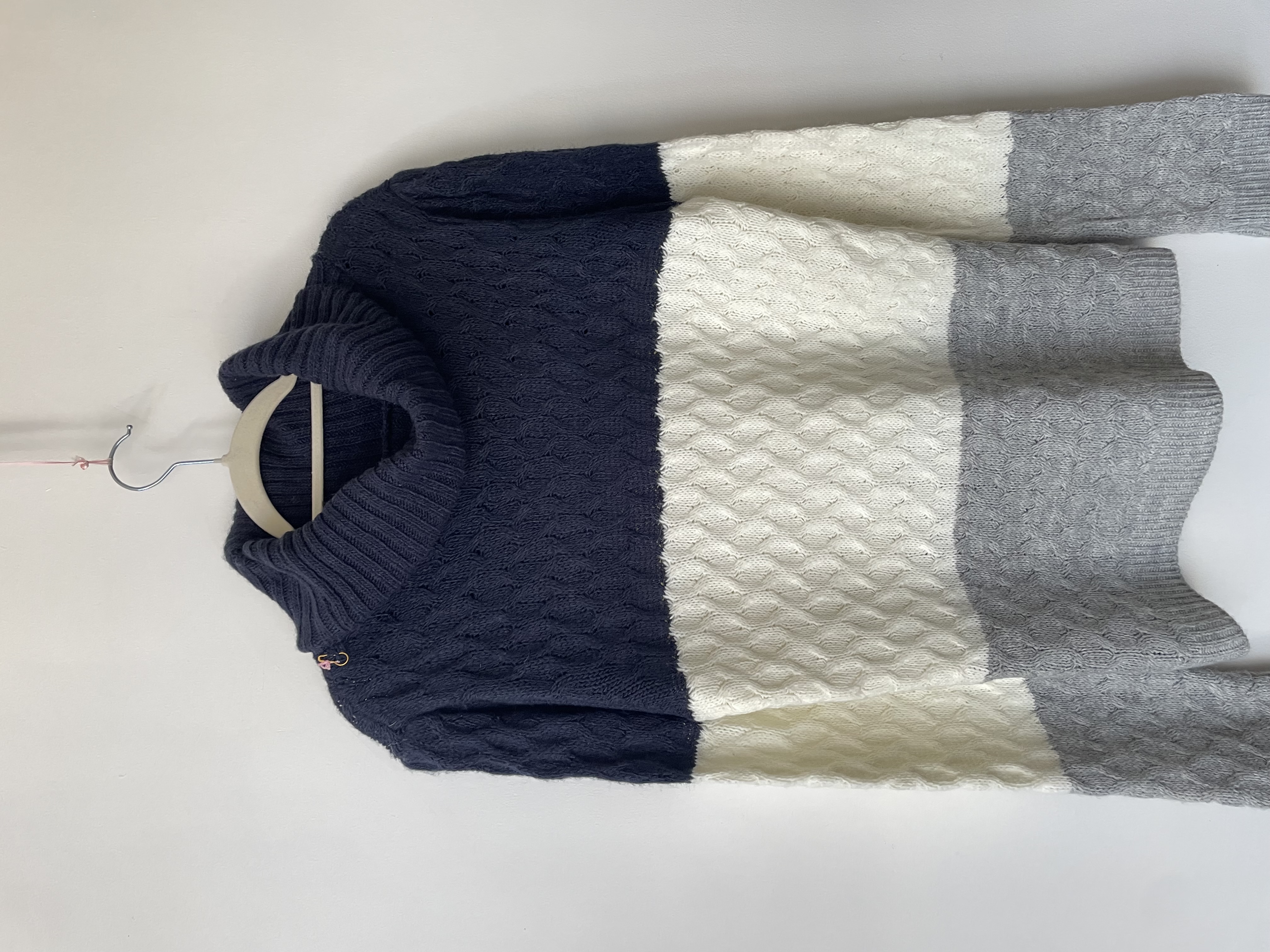 Sweater tricolor. Talla: L 2