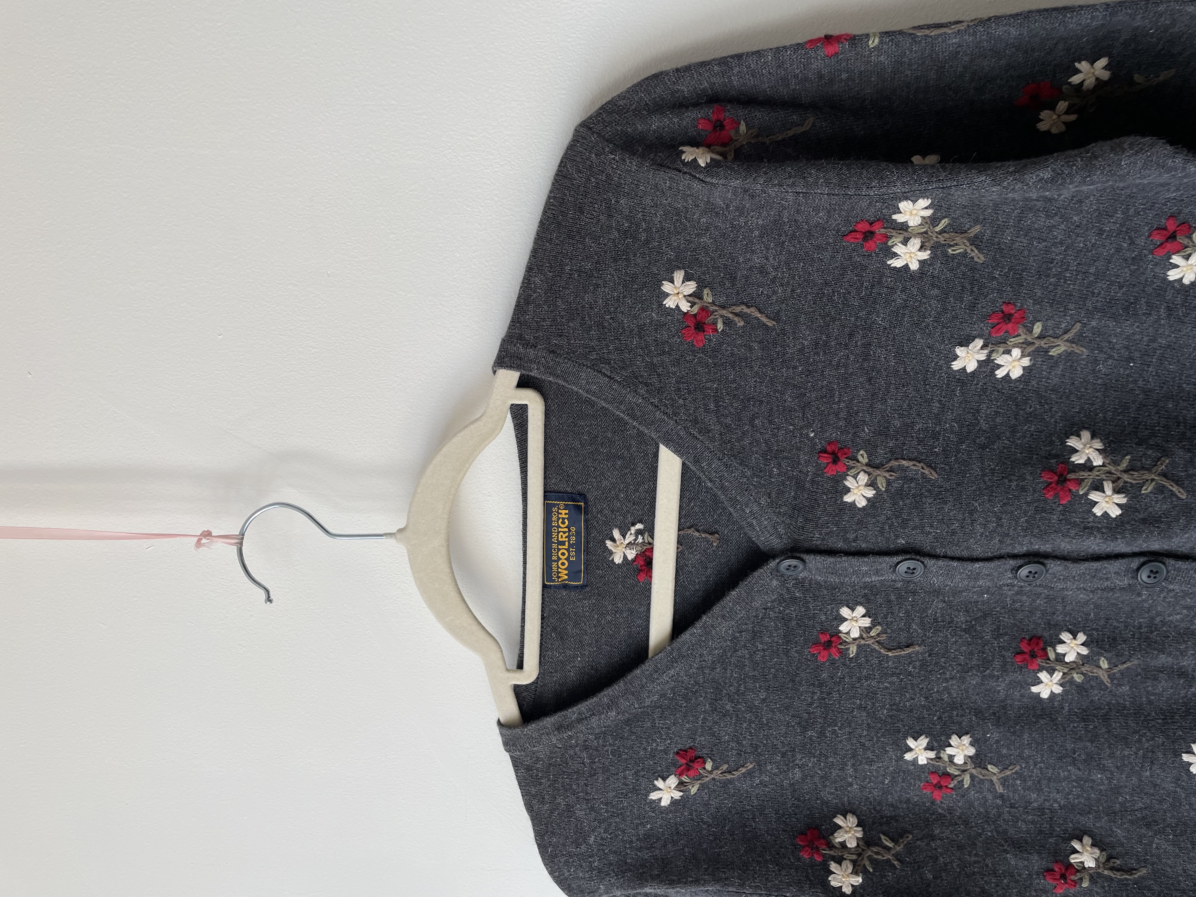 Cardigan gris bordado. Talla: M 2