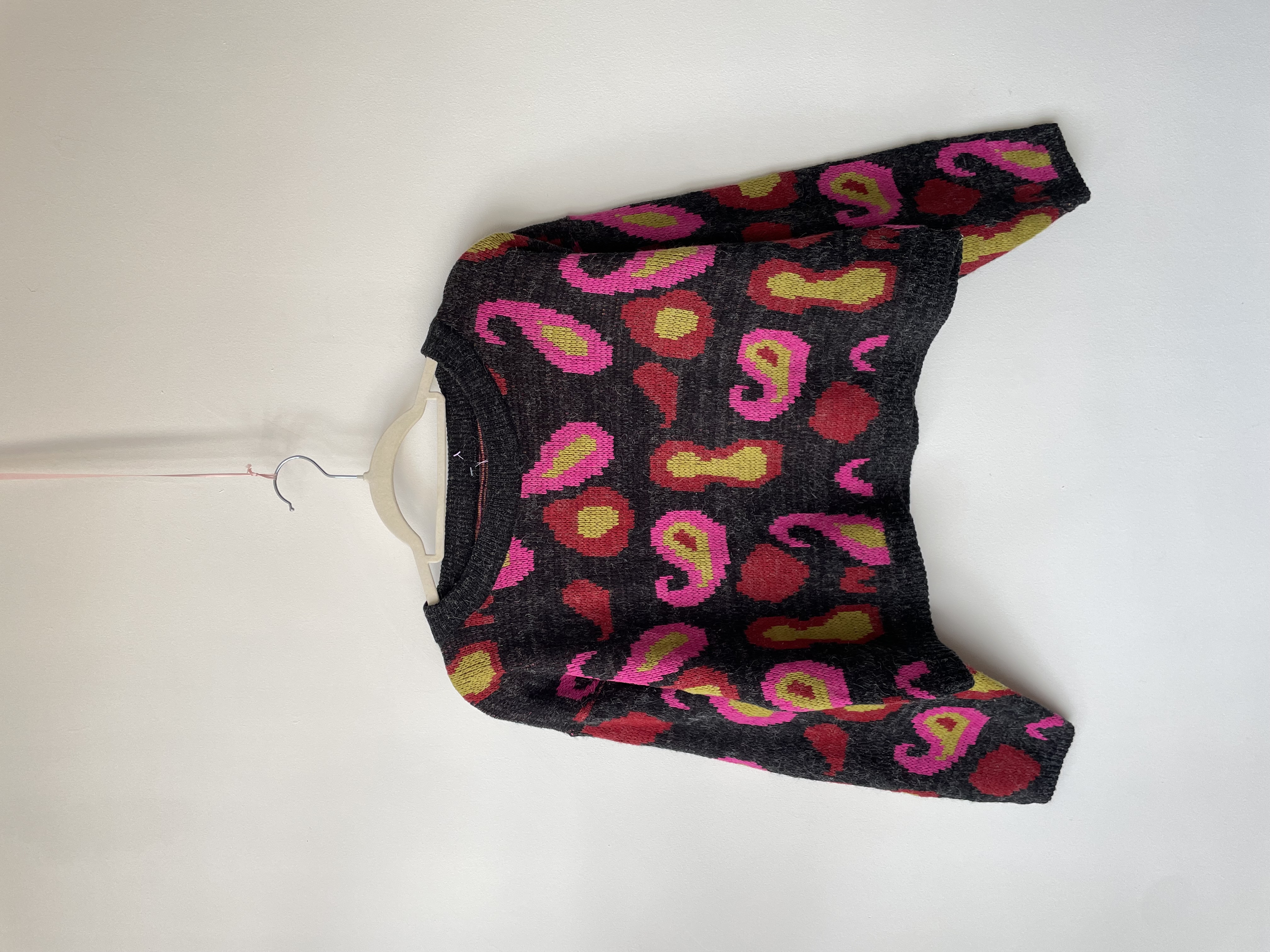 Sweater formas. Talla: M 1