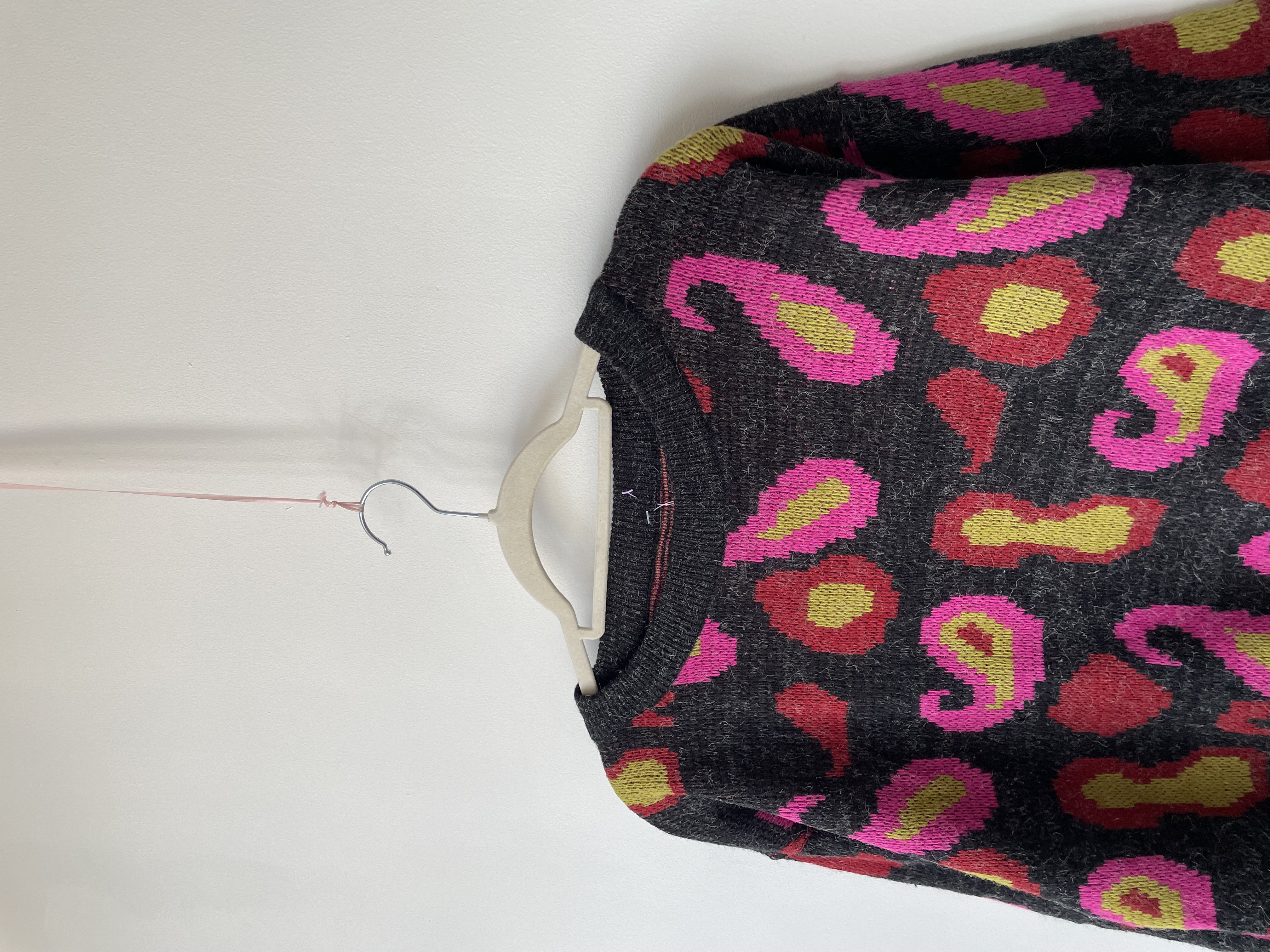 Sweater formas. Talla: M 3