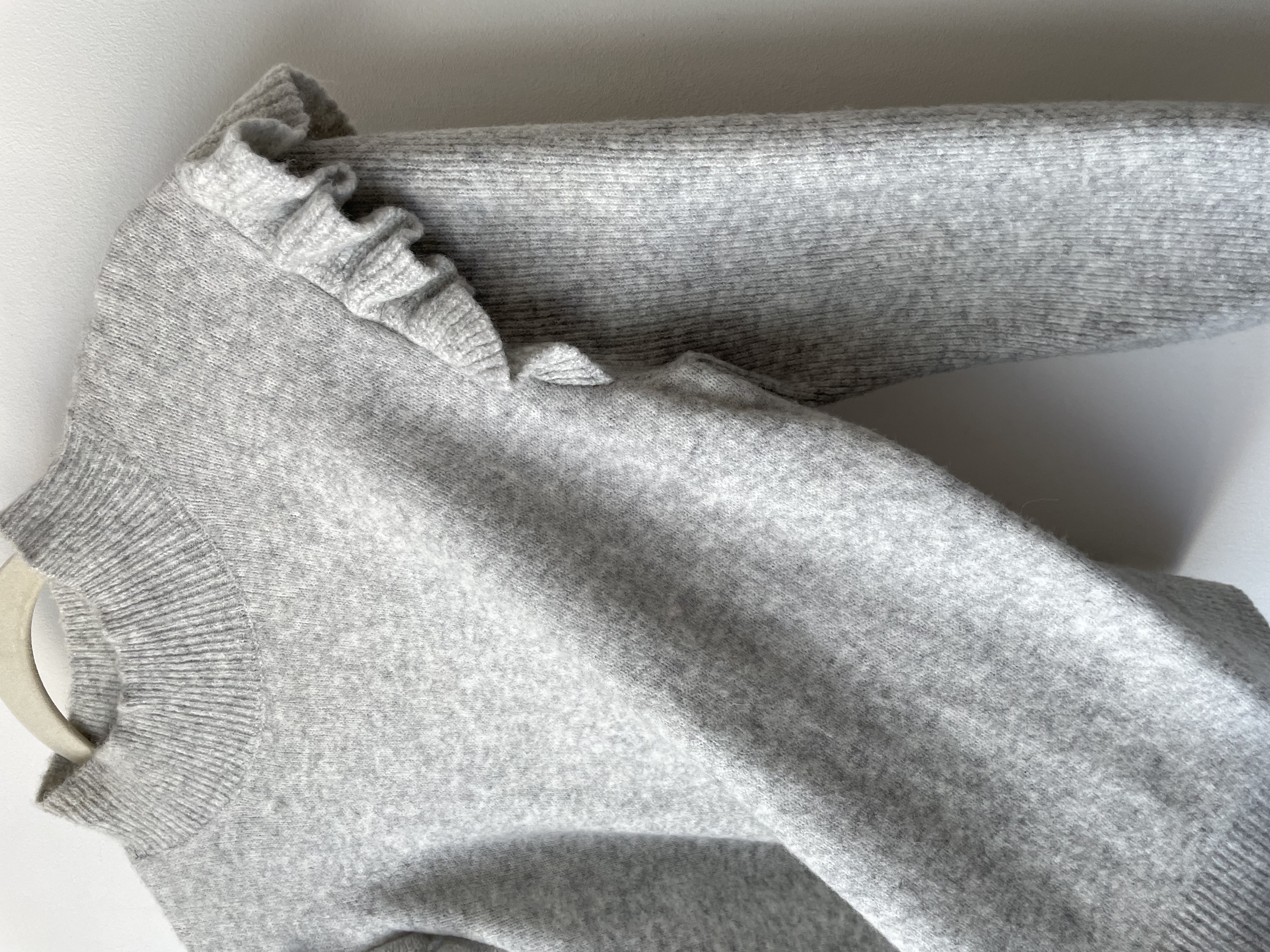 Sweater gris vuelos. Talla: M 3