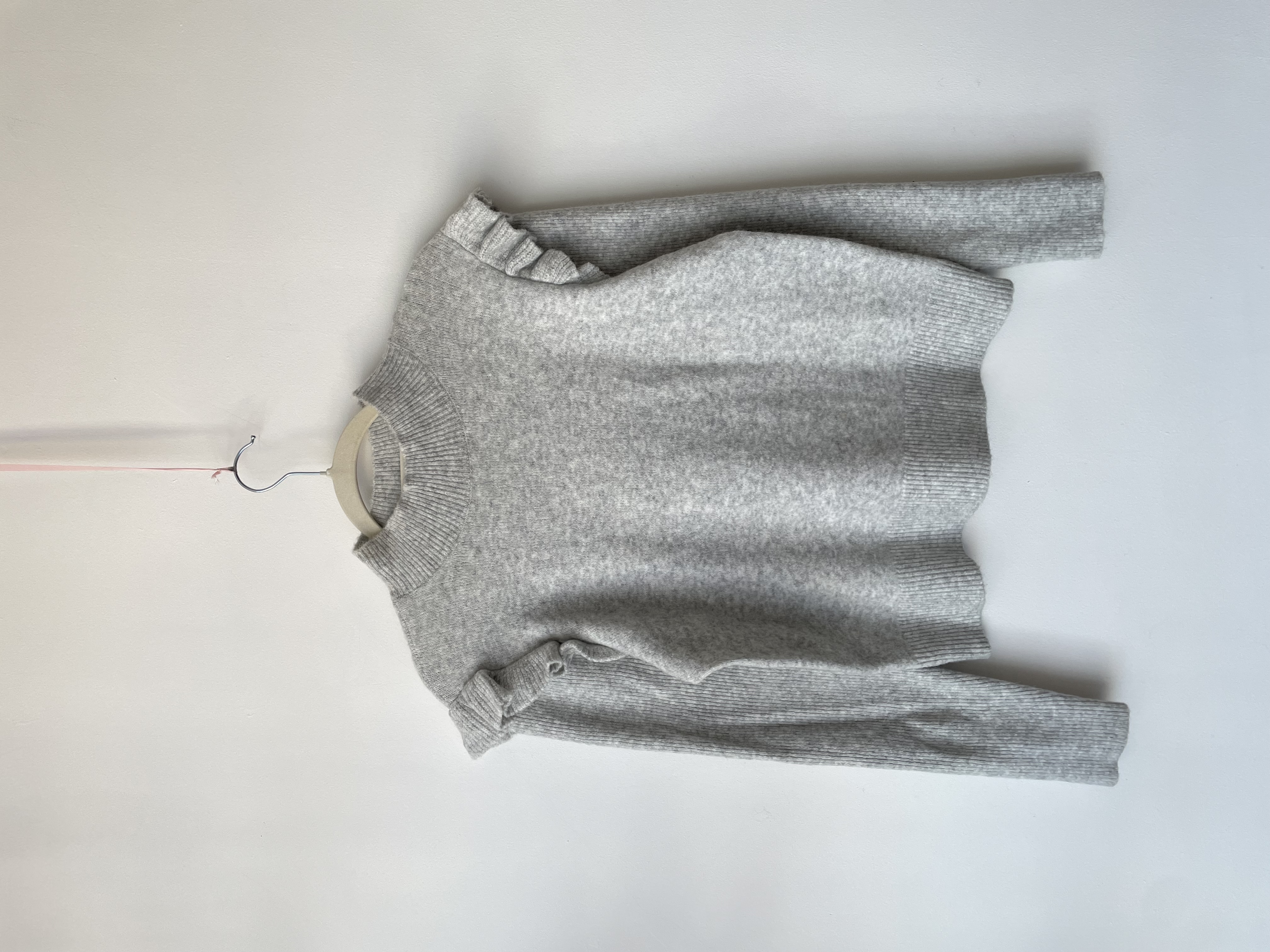 Sweater gris vuelos. Talla: M 1