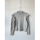 Sweater gris vuelos. Talla: M 1