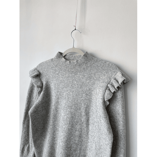 Sweater gris vuelos. Talla: M