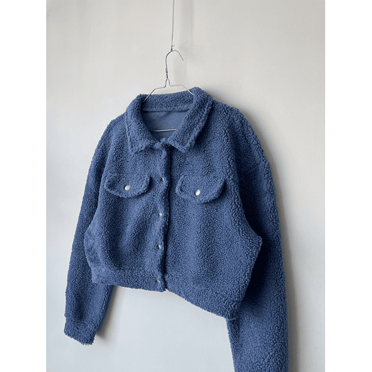Chaqueta cordero celeste. Talla: L chico (m/l)