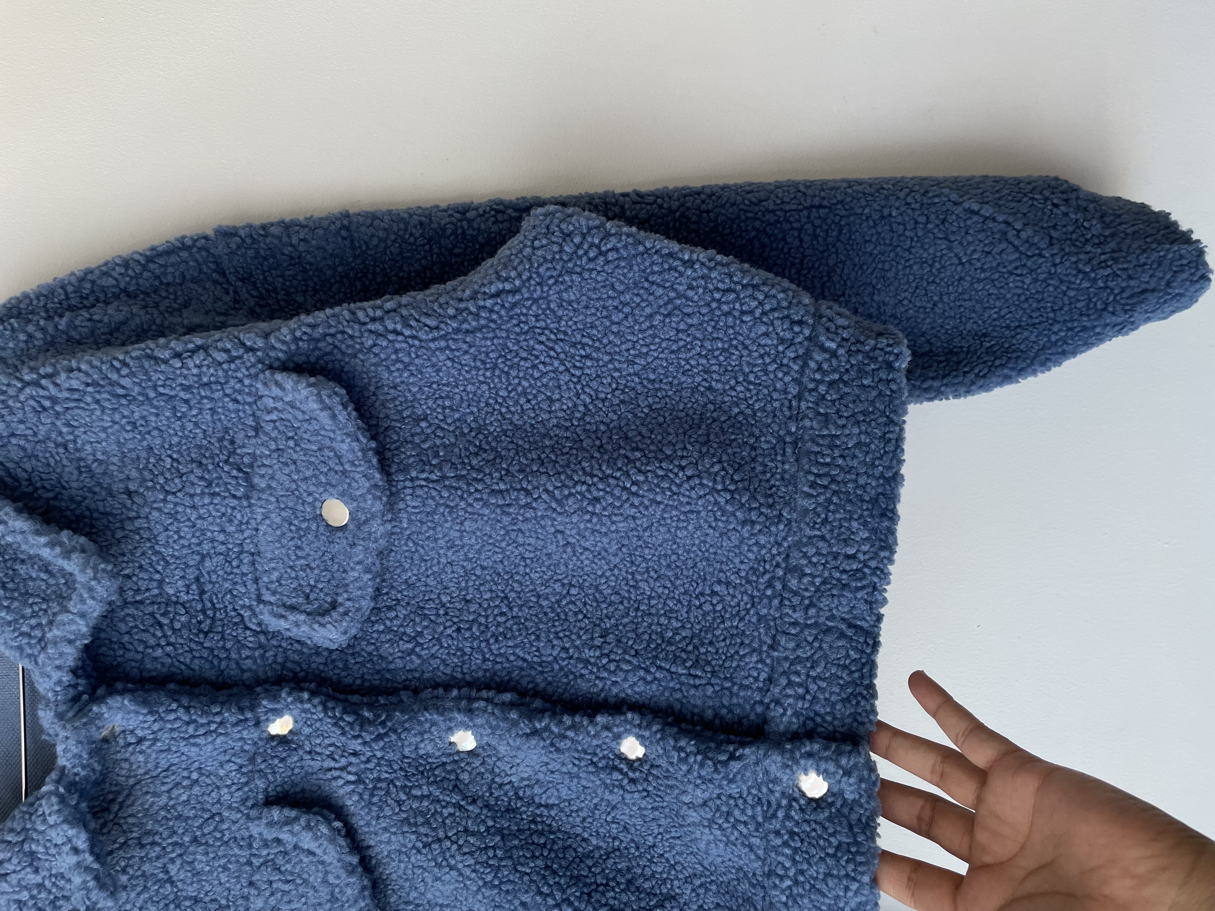 Chaqueta cordero celeste. Talla: L chico (m/l) 3