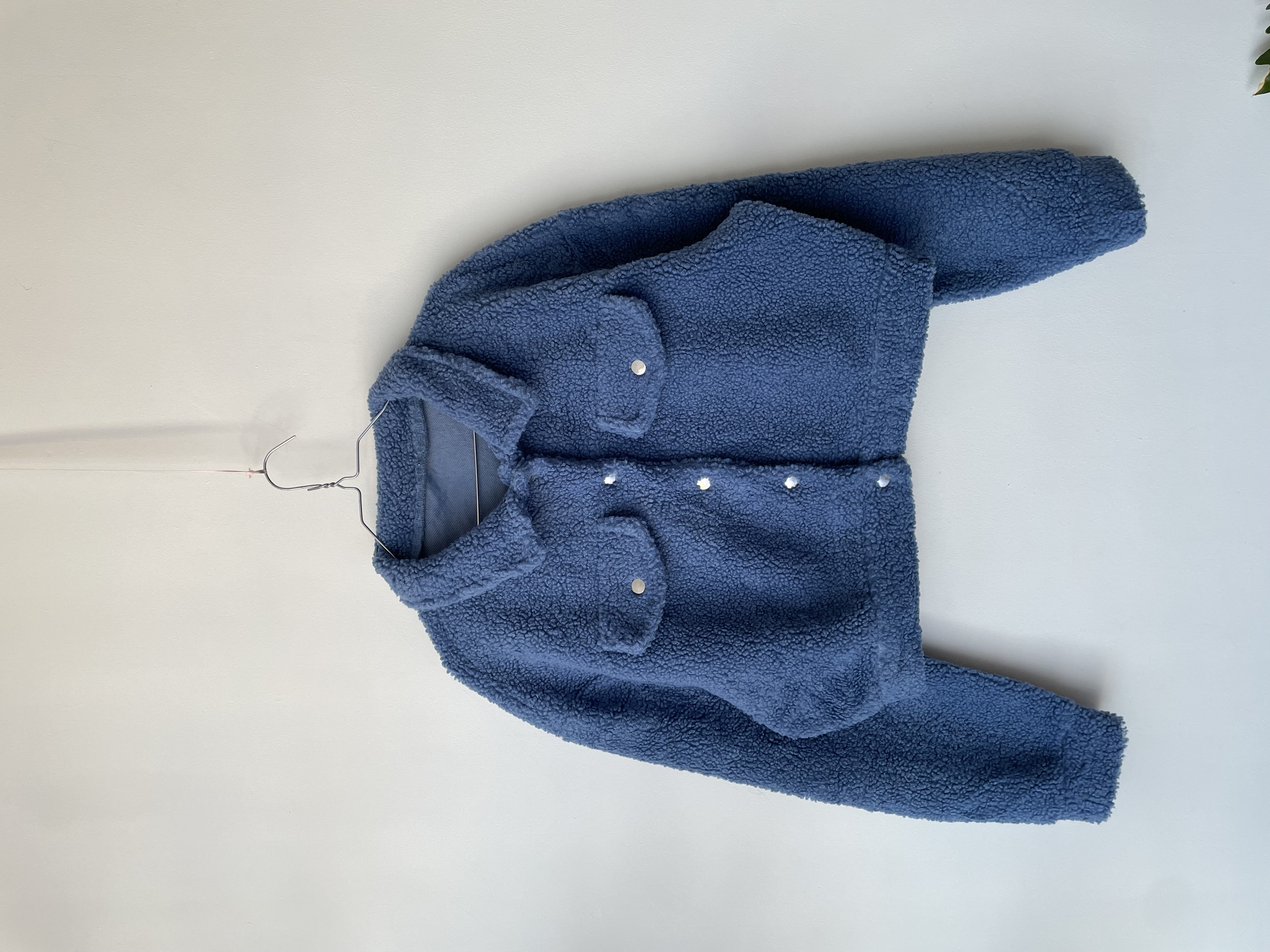Chaqueta cordero celeste. Talla: L chico (m/l) 1