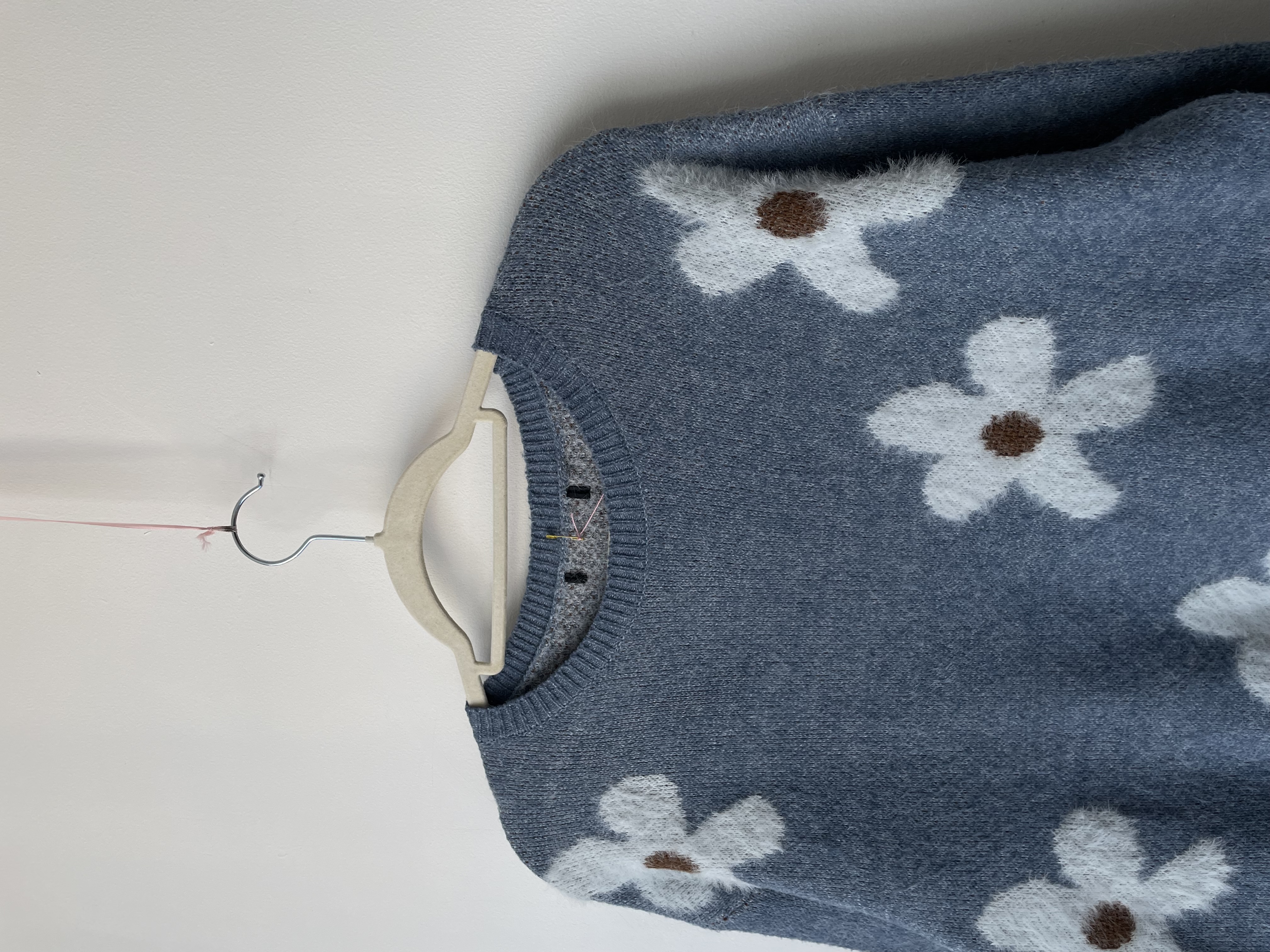 Sweater felpudo floral. Talla: M 2