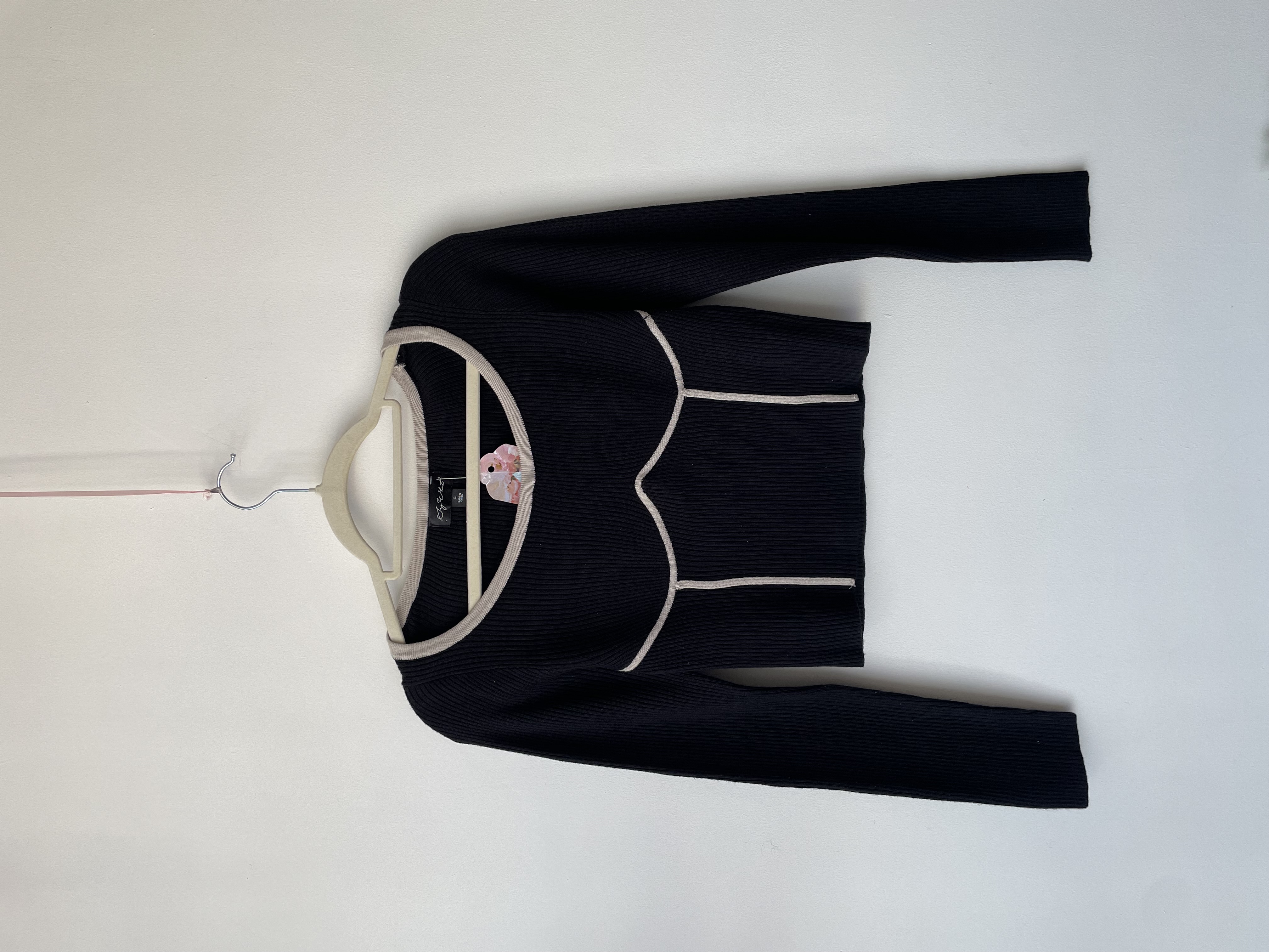 Camiseta negra. Talla: L chica (M)  1