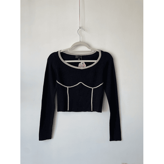 Camiseta negra. Talla: L chica (M) 