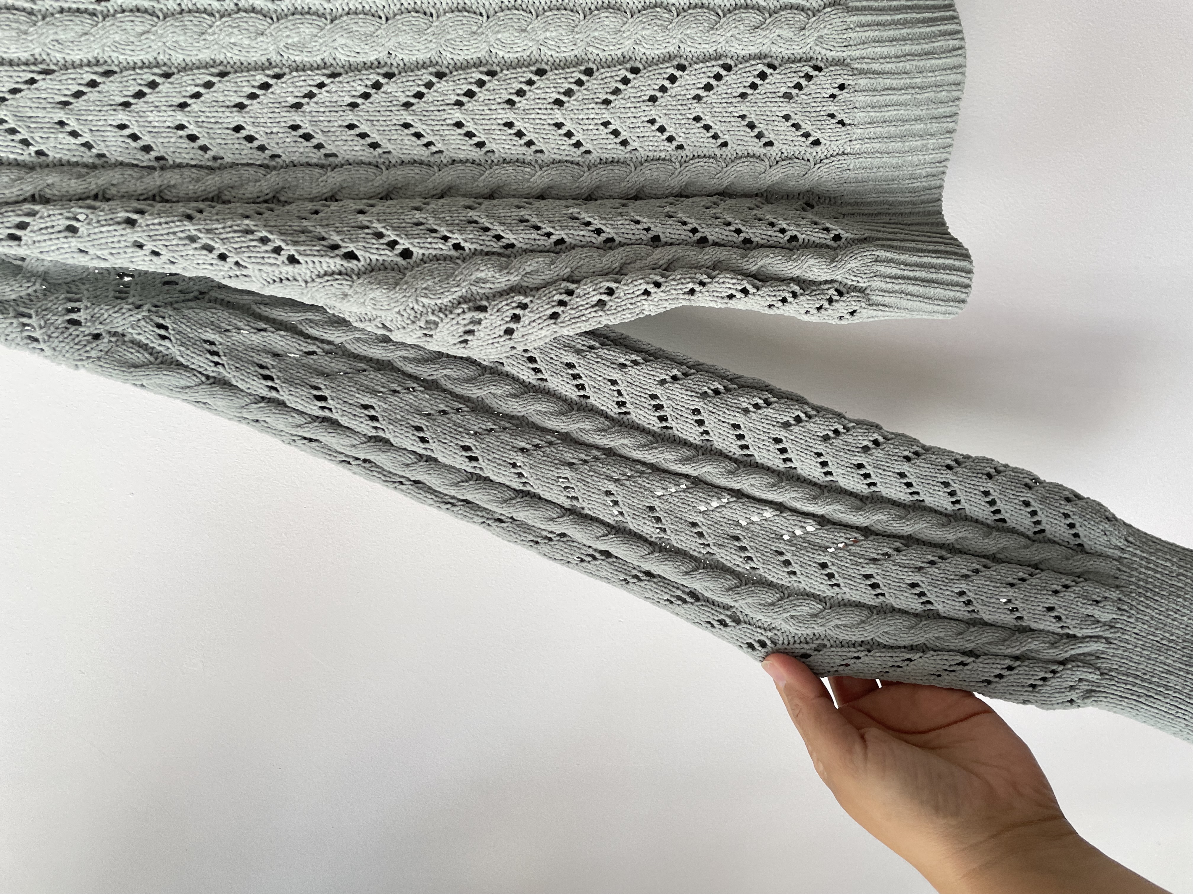 Cardigan calado. Talla: L 4