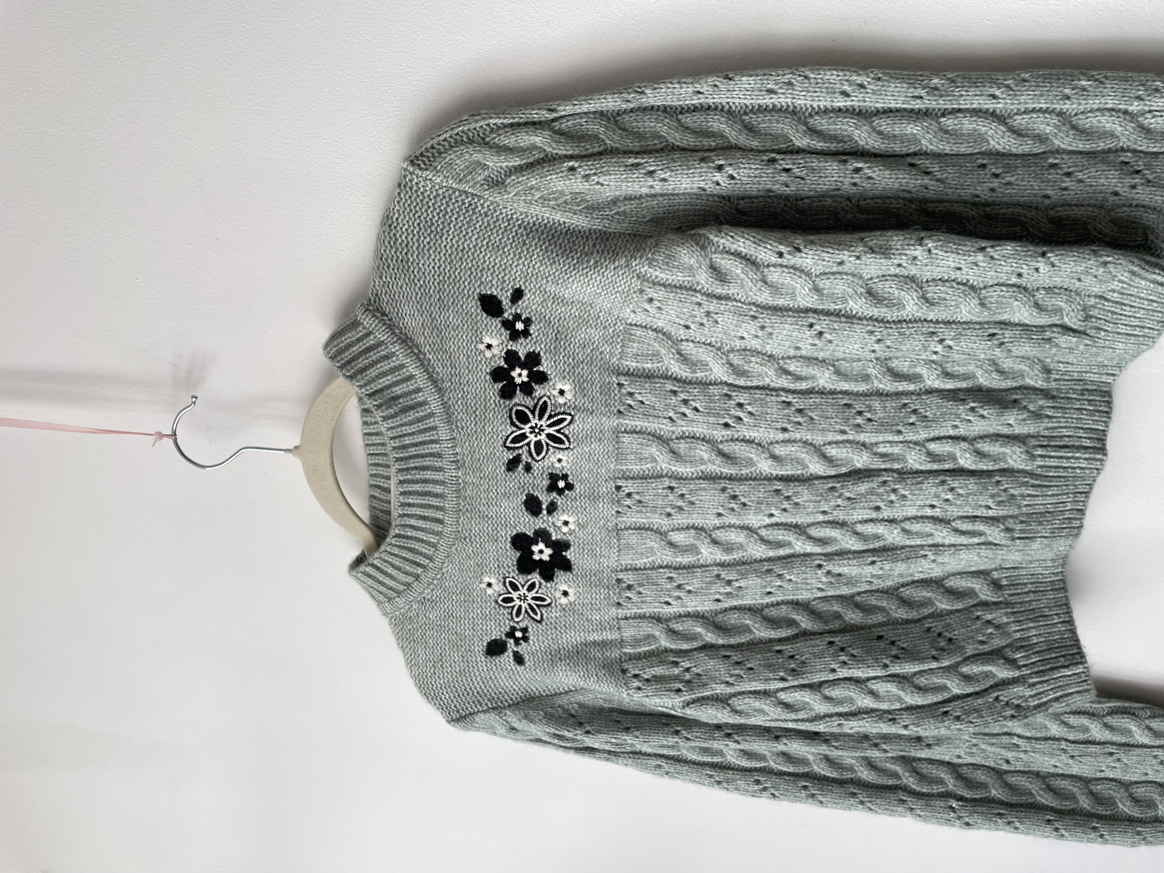 Sweater bordado. Talla: M chico (S/M) 2