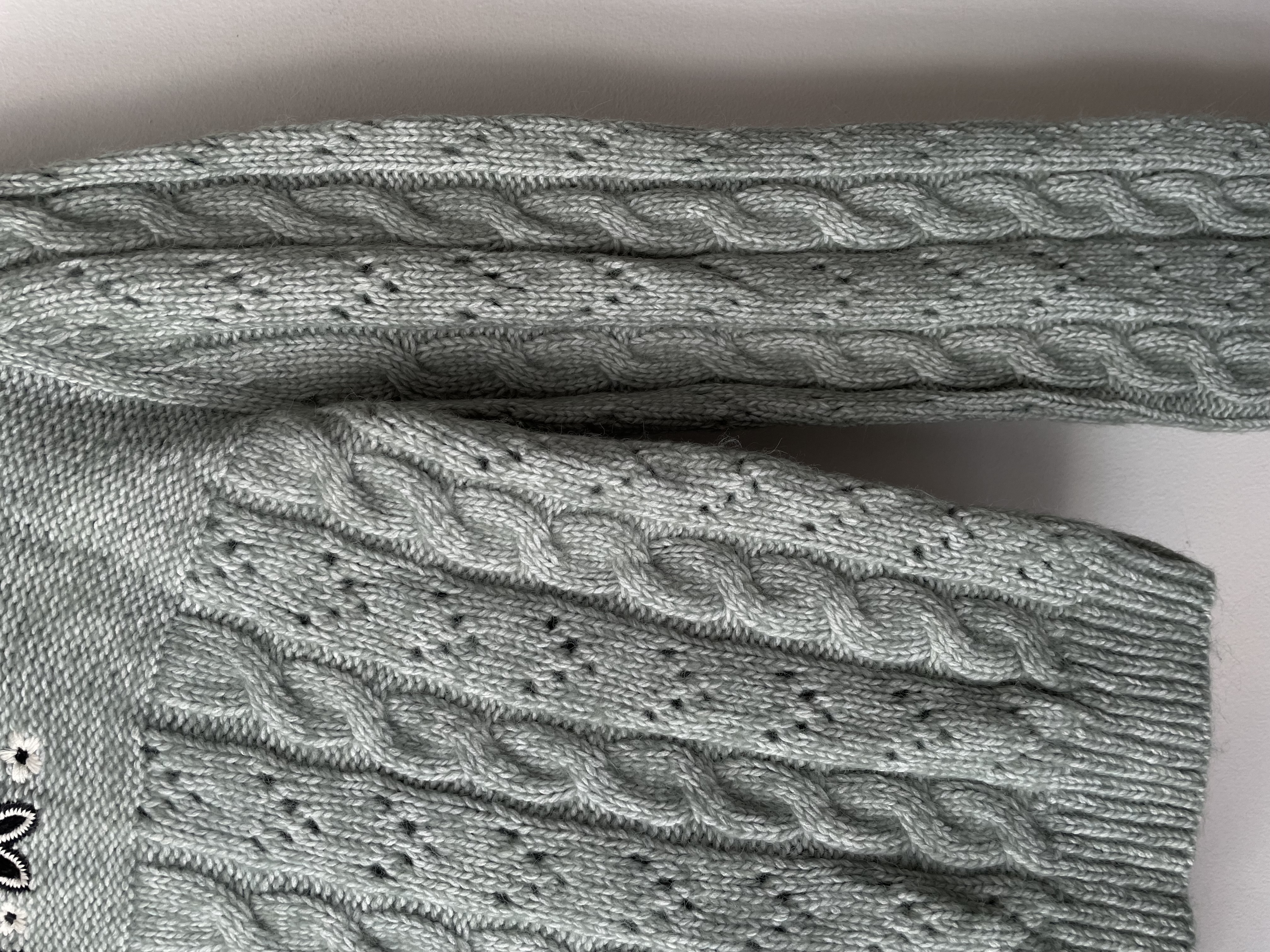 Sweater bordado. Talla: M chico (S/M) 3