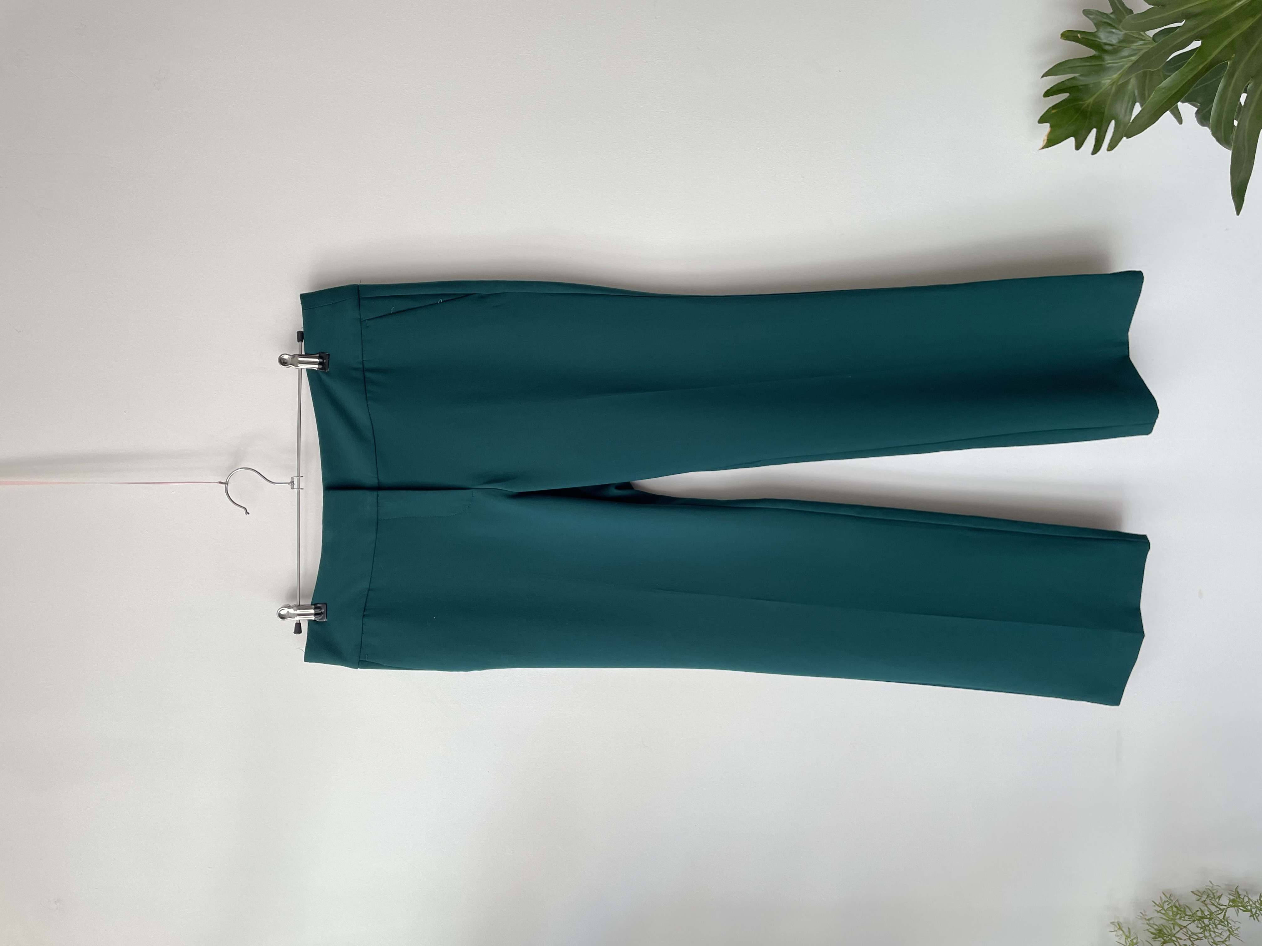 Pantalón verde. Talla: 10p (38/40) 1